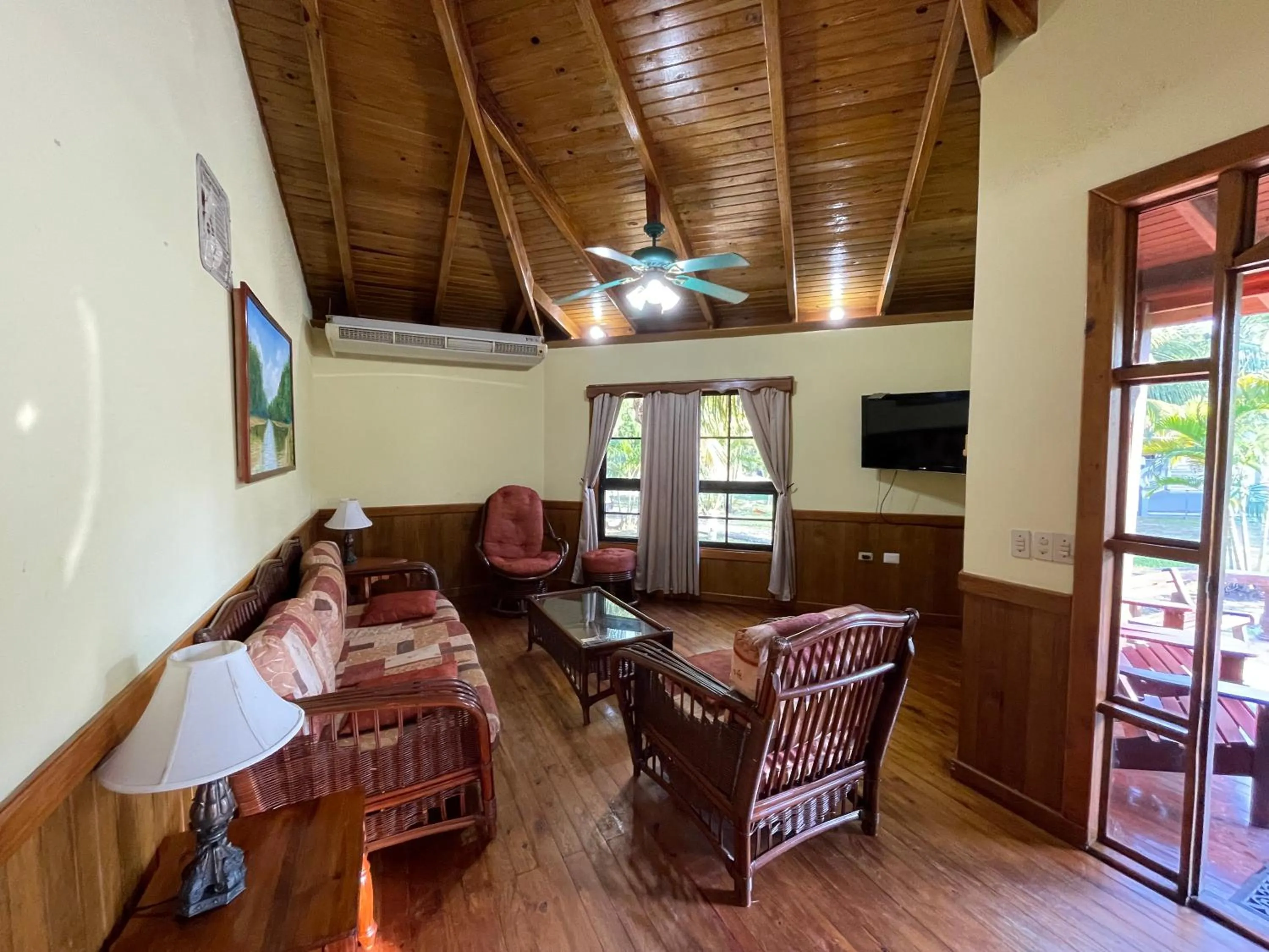 Communal lounge/ TV room in Honduras Shores Plantations