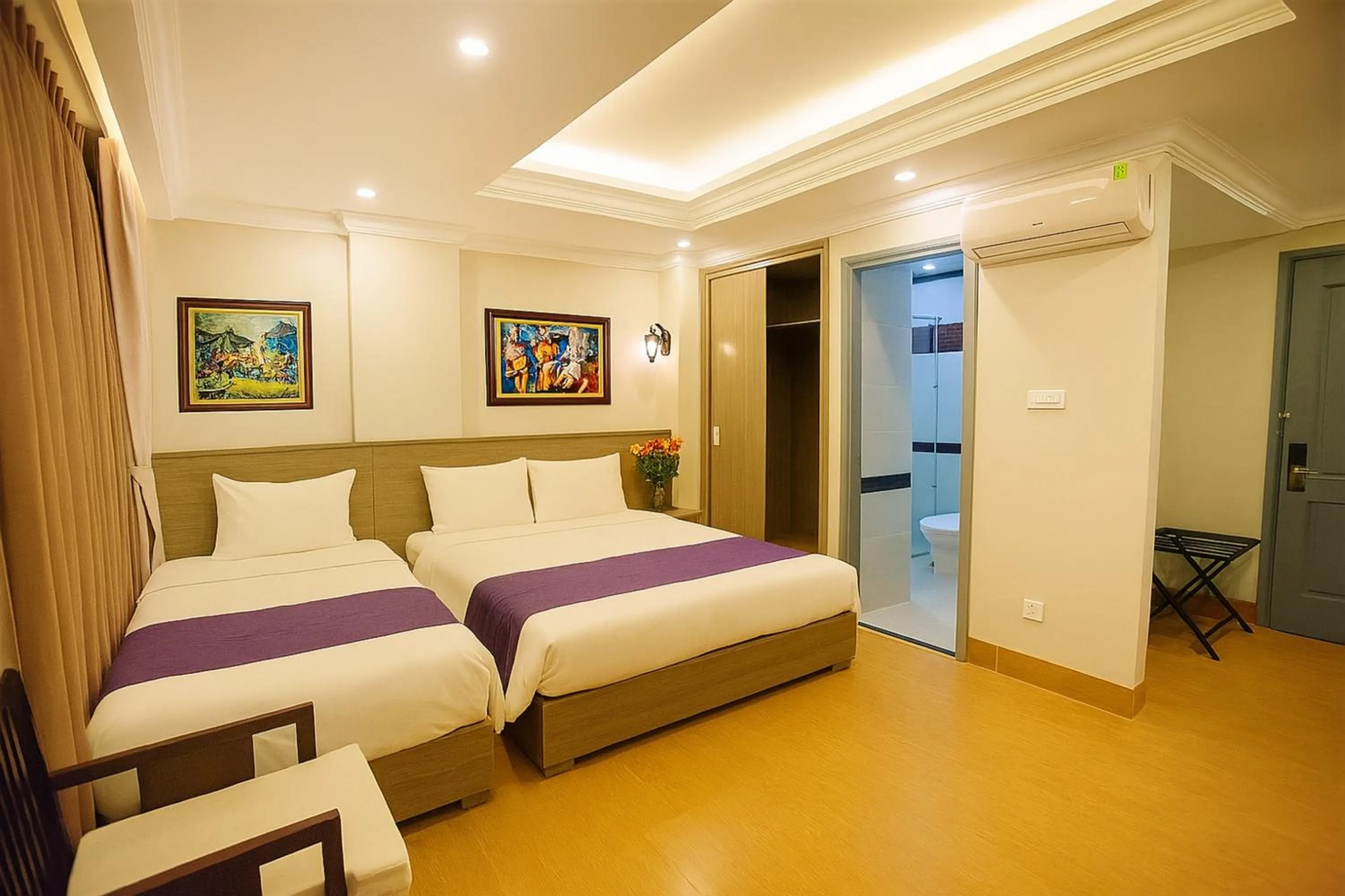 Photo of the whole room, Bed in Yen Indochine