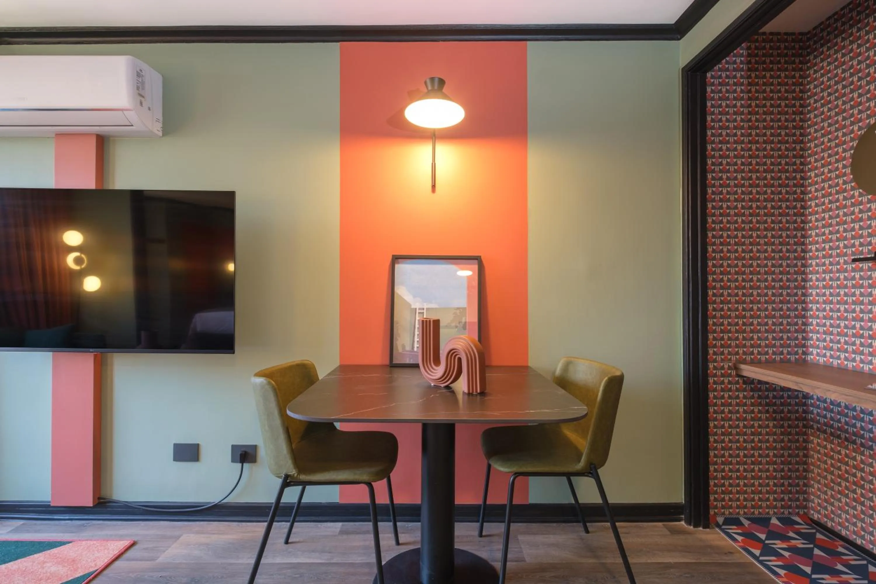 Dining area in APT Serviced Apartments Santiago