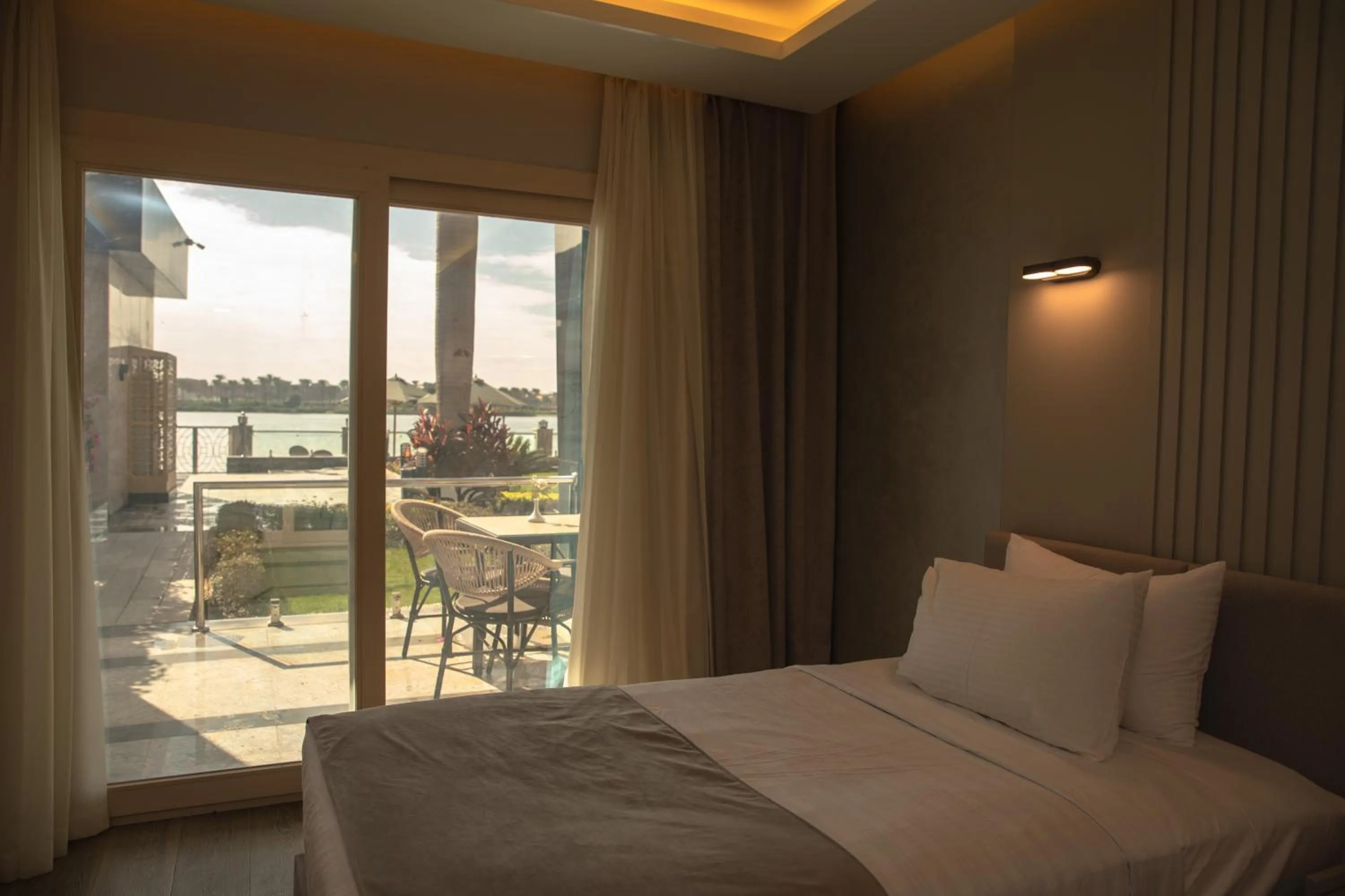 Balcony/Terrace, Bed in Nile Club hotel