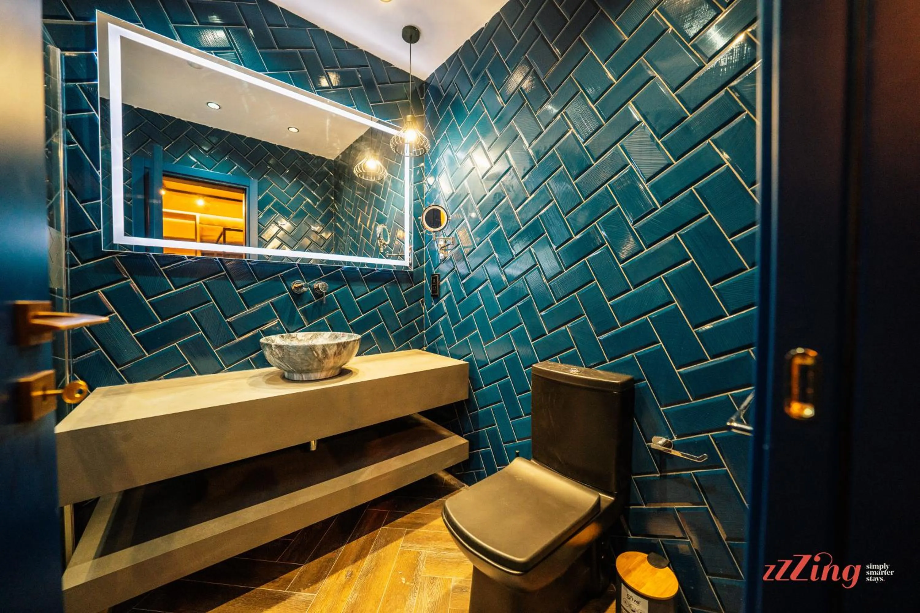 Shower in Avalon Boutique