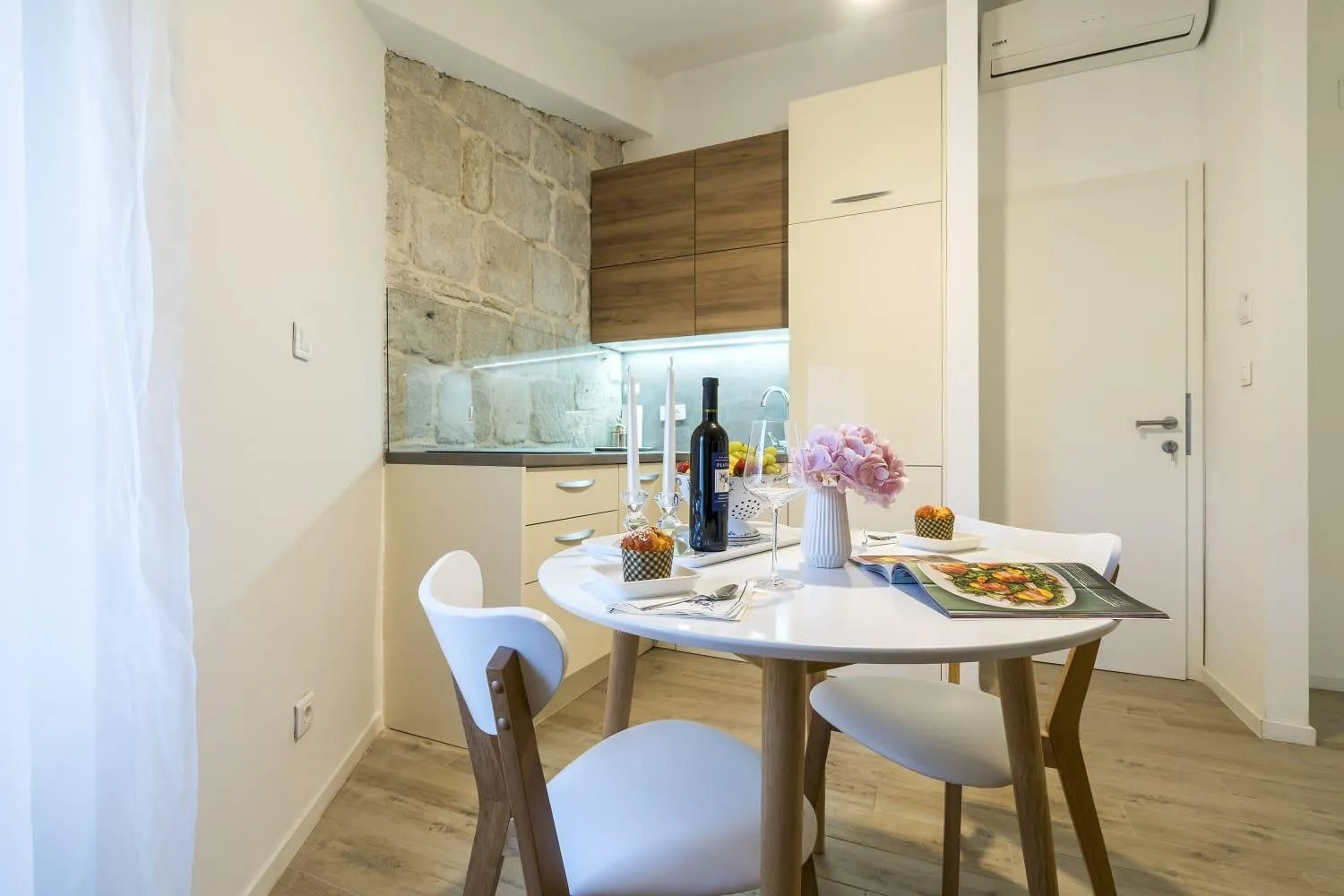 Studio Apartments Petar in old part of town