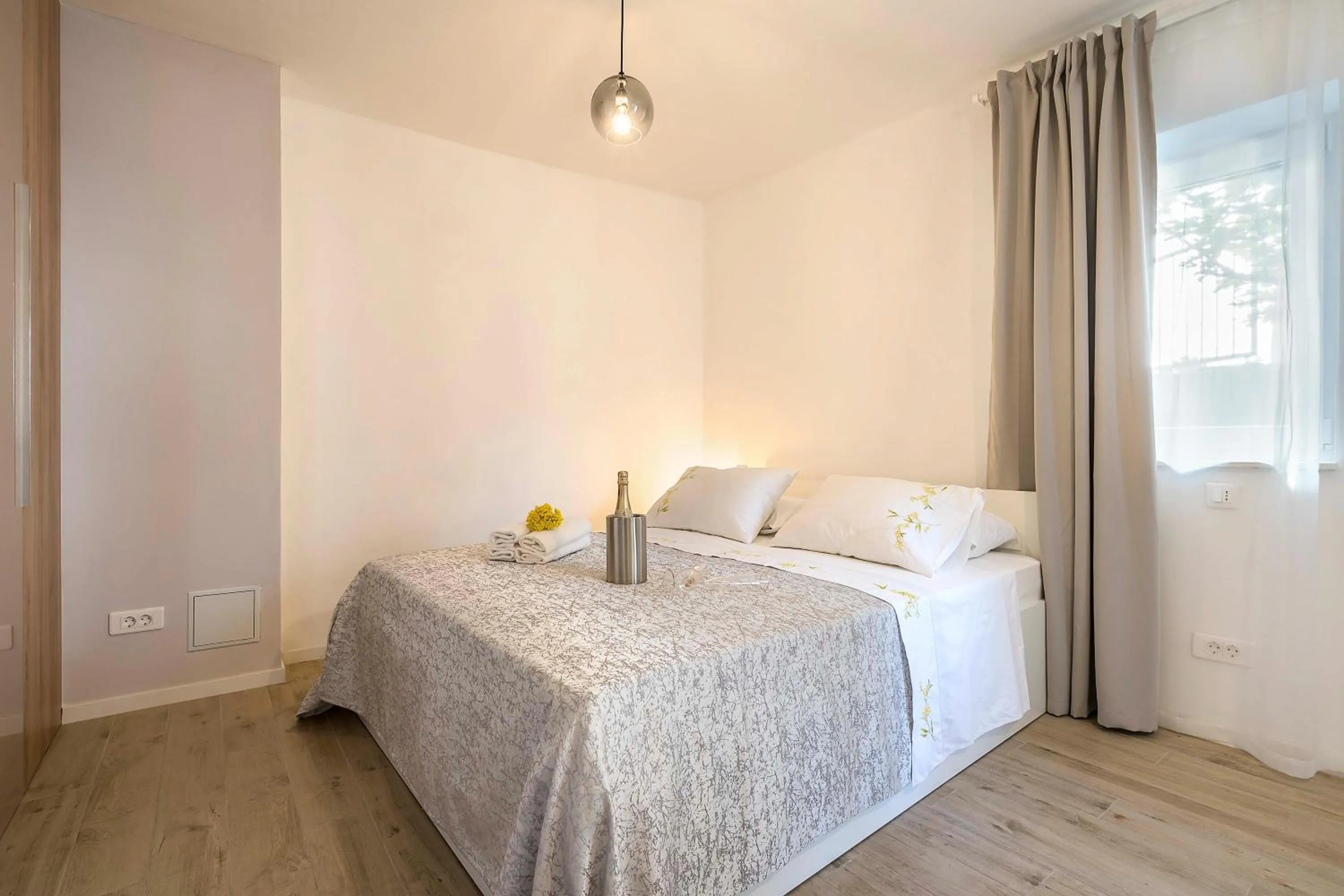 Bed in Studio Apartments Petar in old part of town