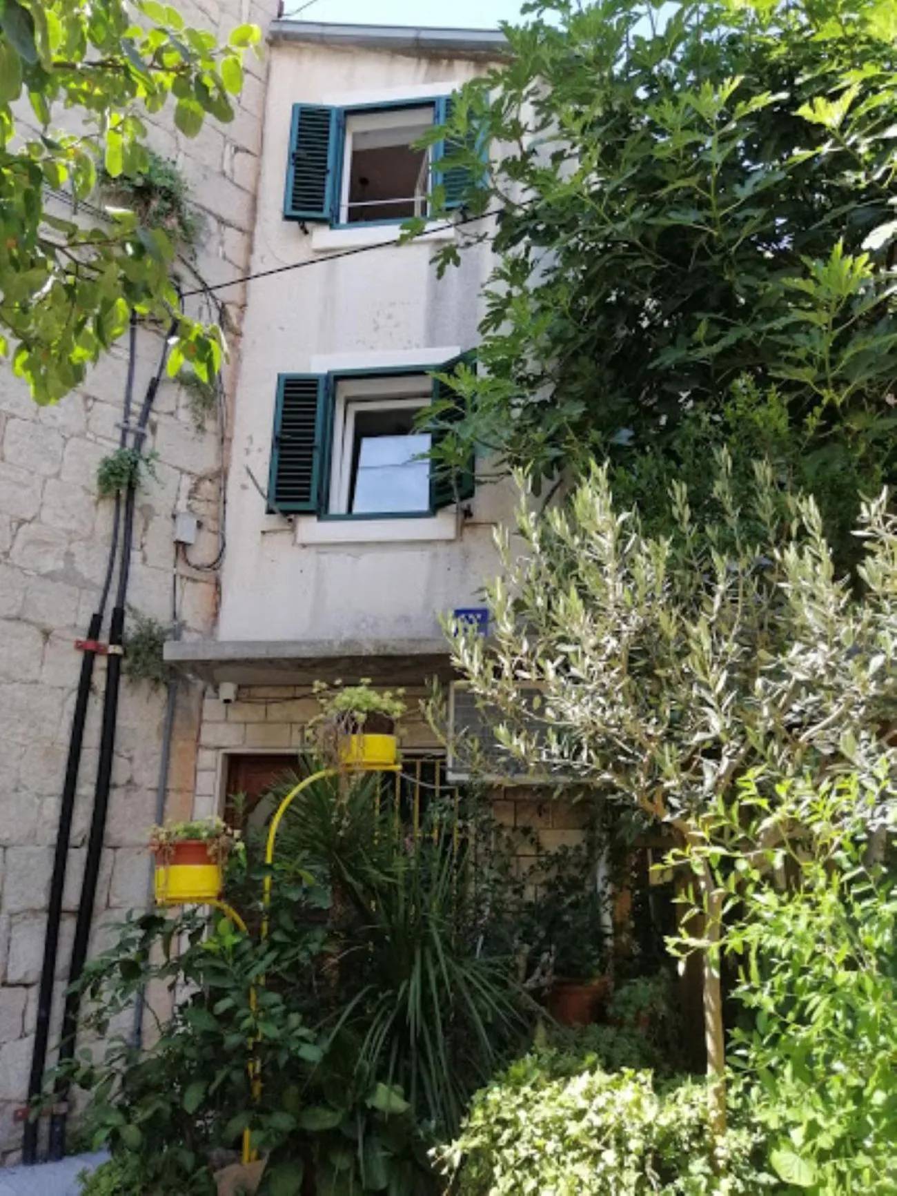 Property building in Studio Apartments Petar in old part of town