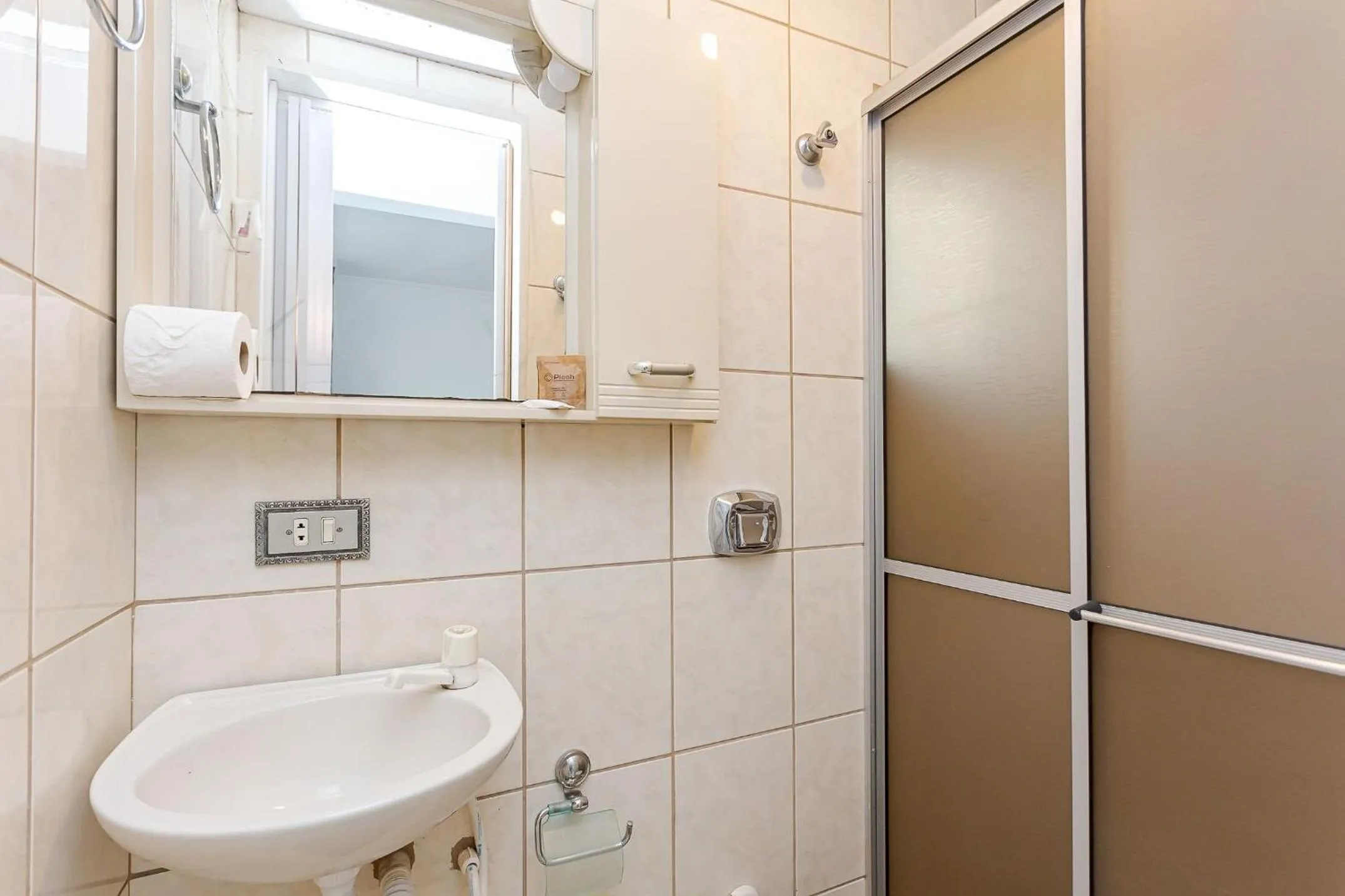 Toilet in Ed. Charlie Chaplin | Prédio no coração de Curitiba | Gonzaga Stays