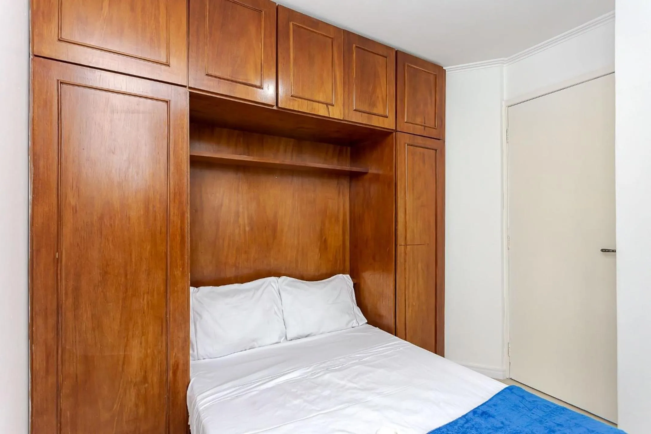 Bedroom, Bed in Ed. Charlie Chaplin | Prédio no coração de Curitiba | Gonzaga Stays