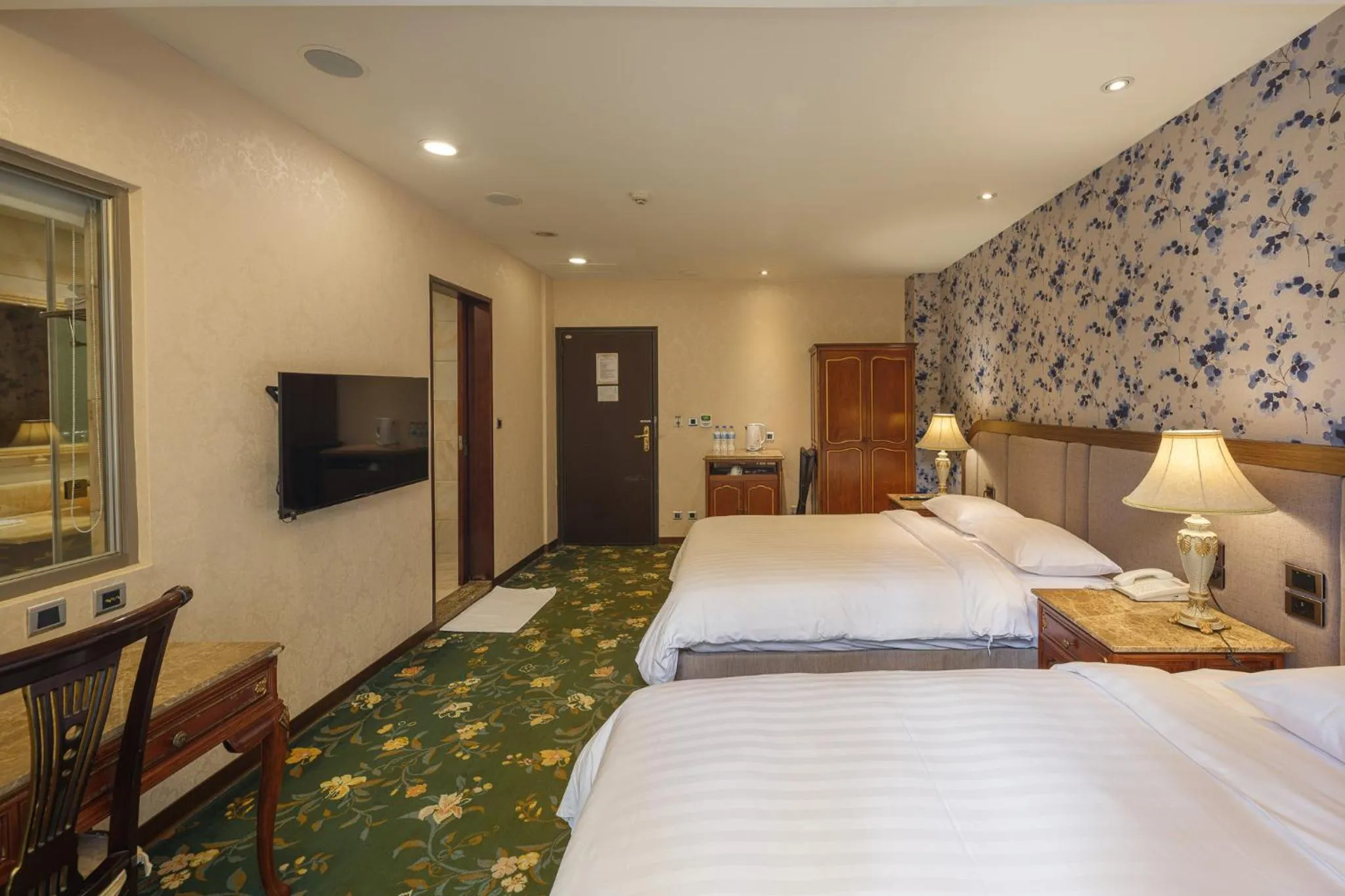 Photo of the whole room, Bed in Grand Pleasure Spring Hotel