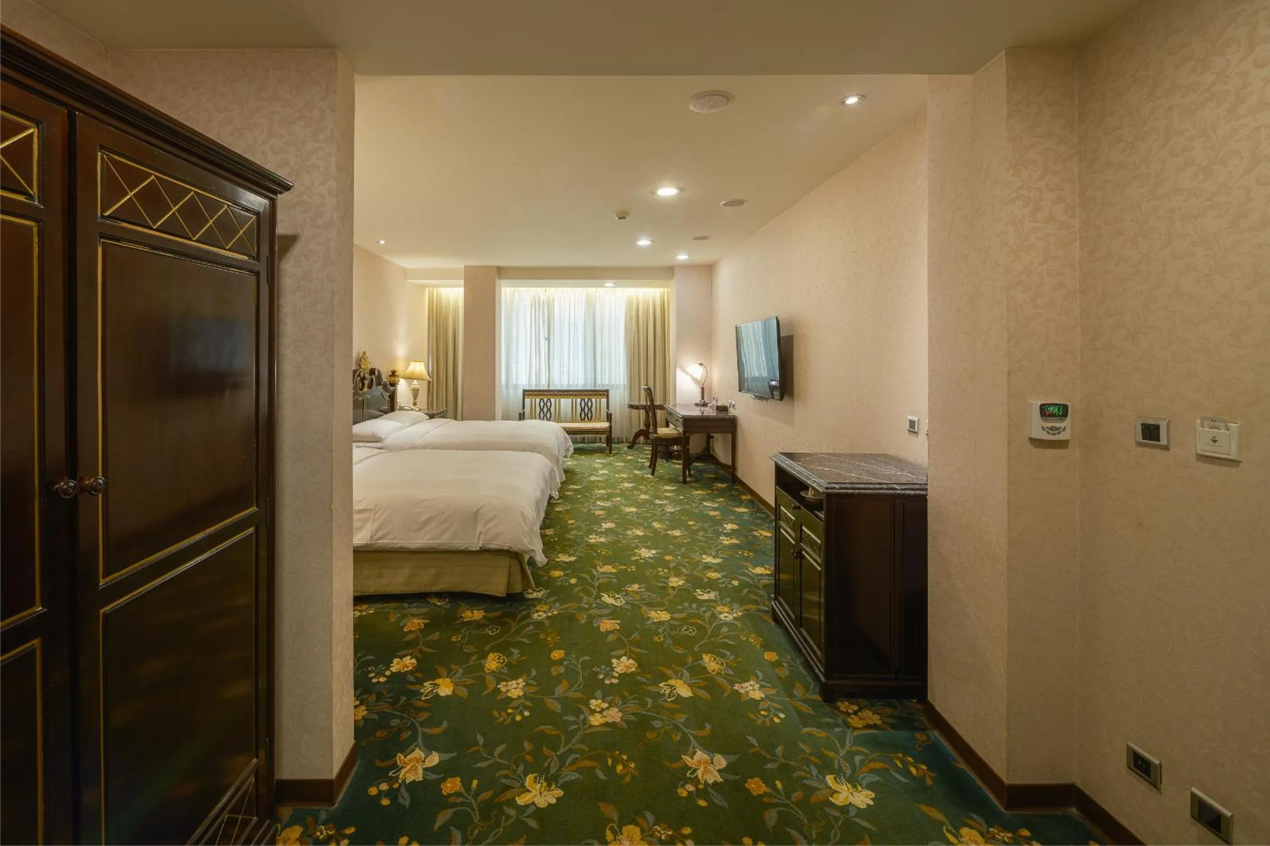 Photo of the whole room, Bed in Grand Pleasure Spring Hotel
