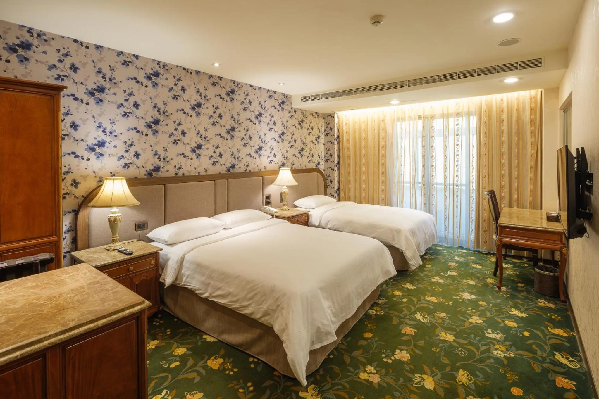 Photo of the whole room, Bed in Grand Pleasure Spring Hotel