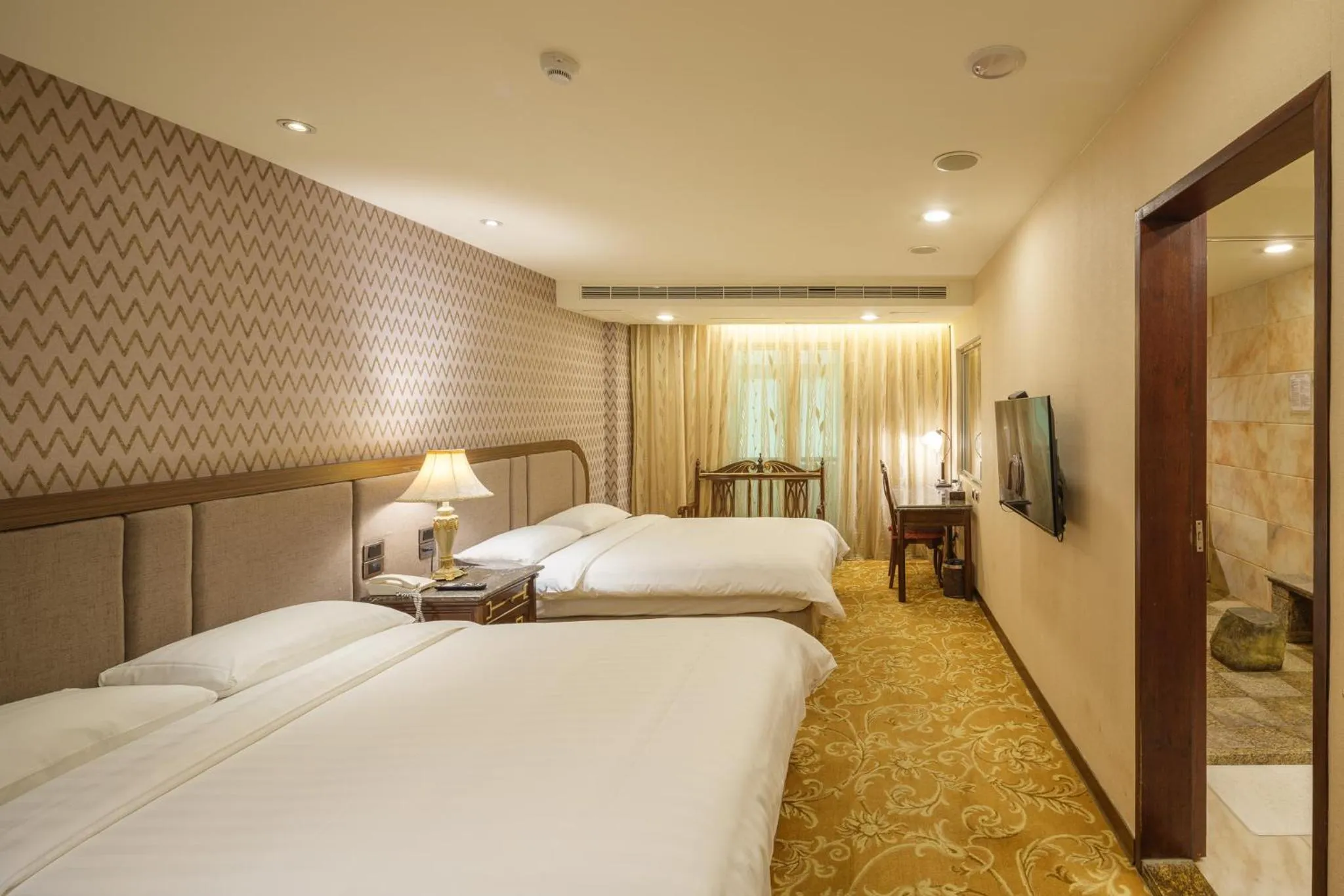 Photo of the whole room, Bed in Grand Pleasure Spring Hotel