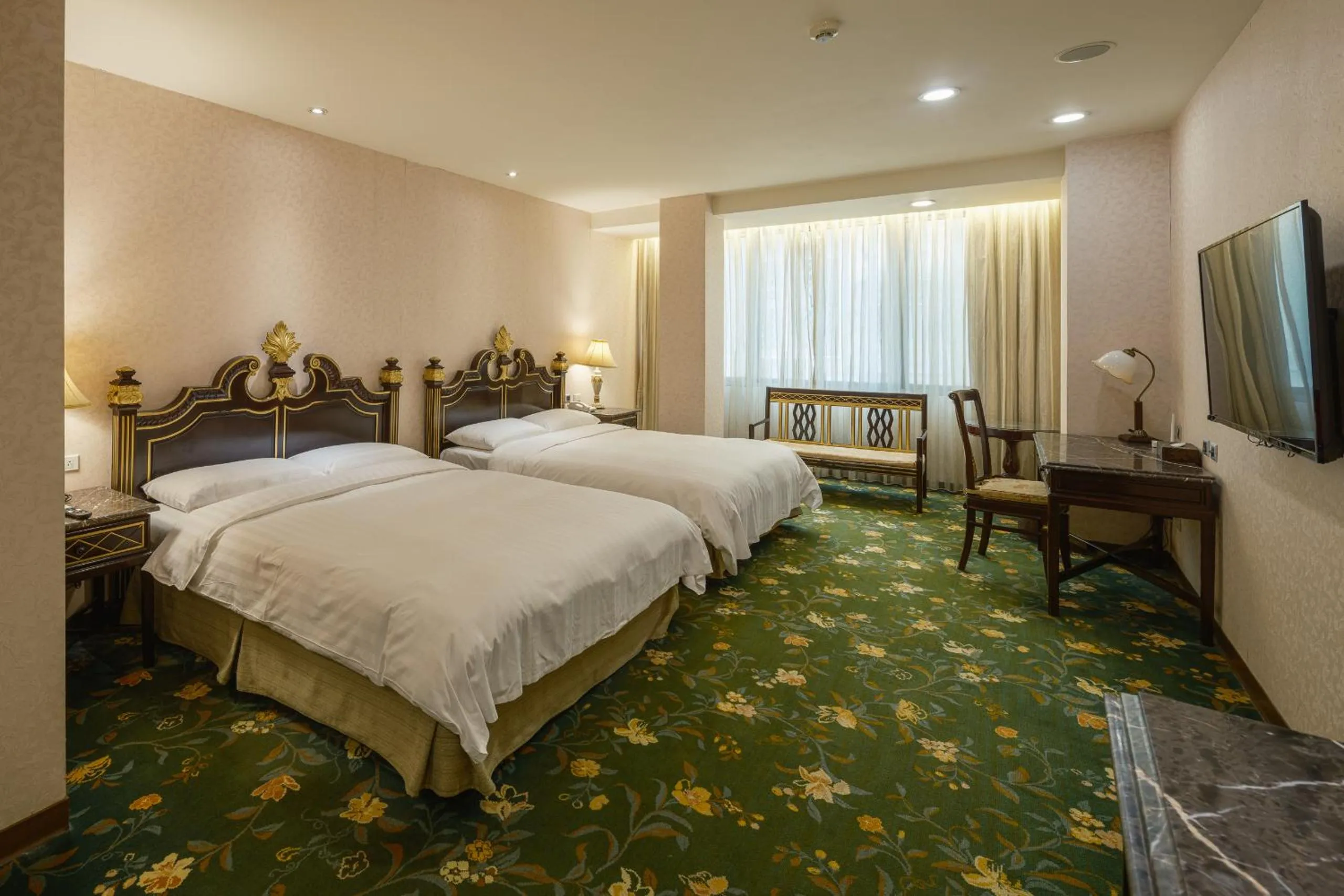 Photo of the whole room, Bed in Grand Pleasure Spring Hotel