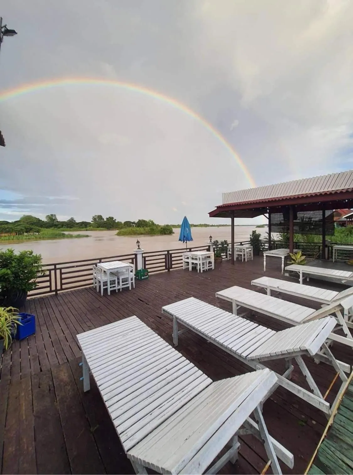 Day in golden hotel dondet