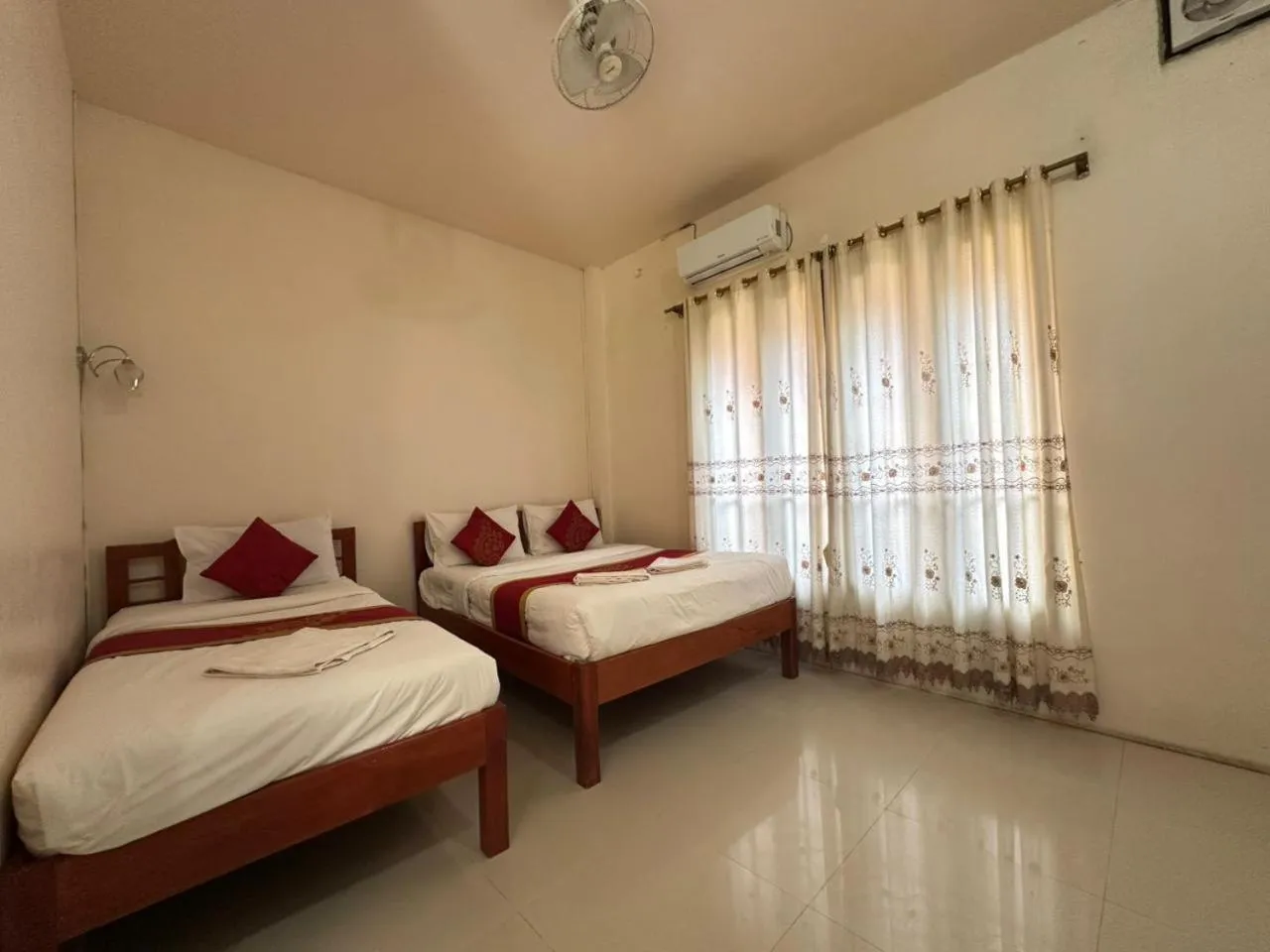 Bed in golden hotel dondet