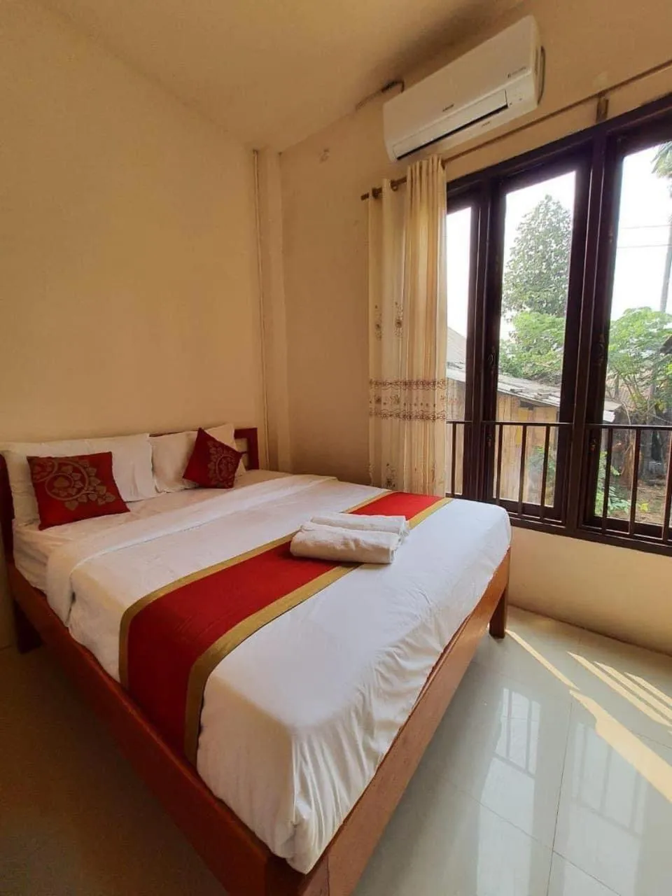 View (from property/room), Bed in golden hotel dondet