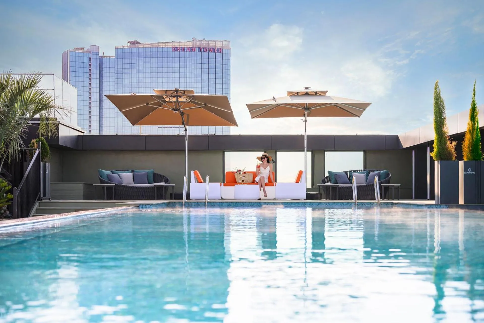 Swimming pool in Jeju Bolton Hotel
