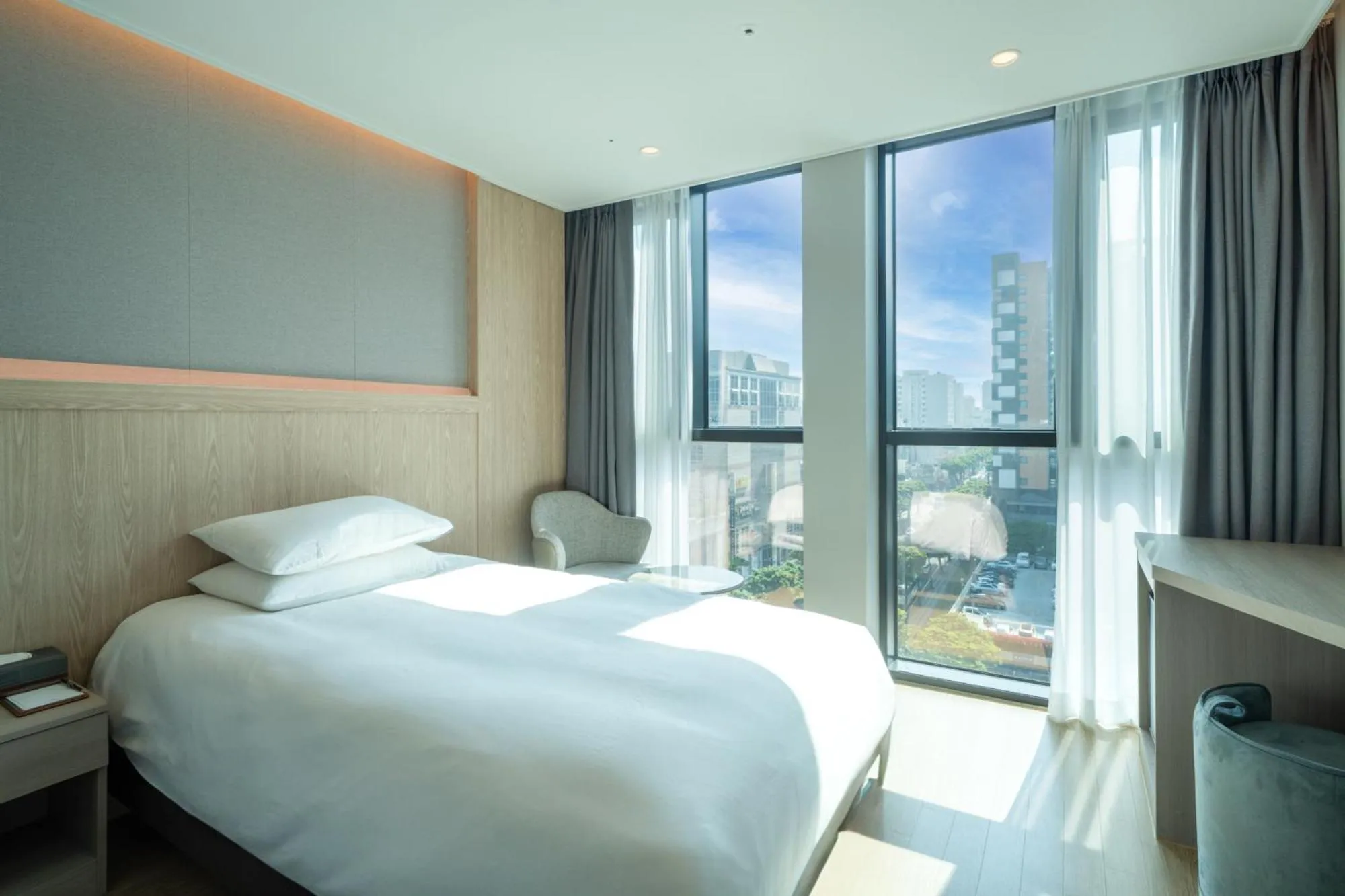 Bed in Jeju Bolton Hotel