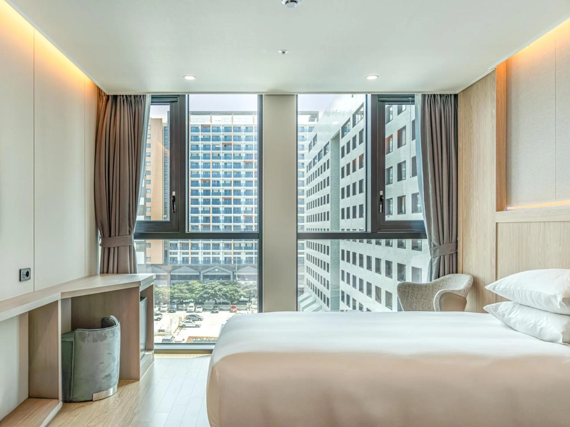 Bed in Jeju Bolton Hotel