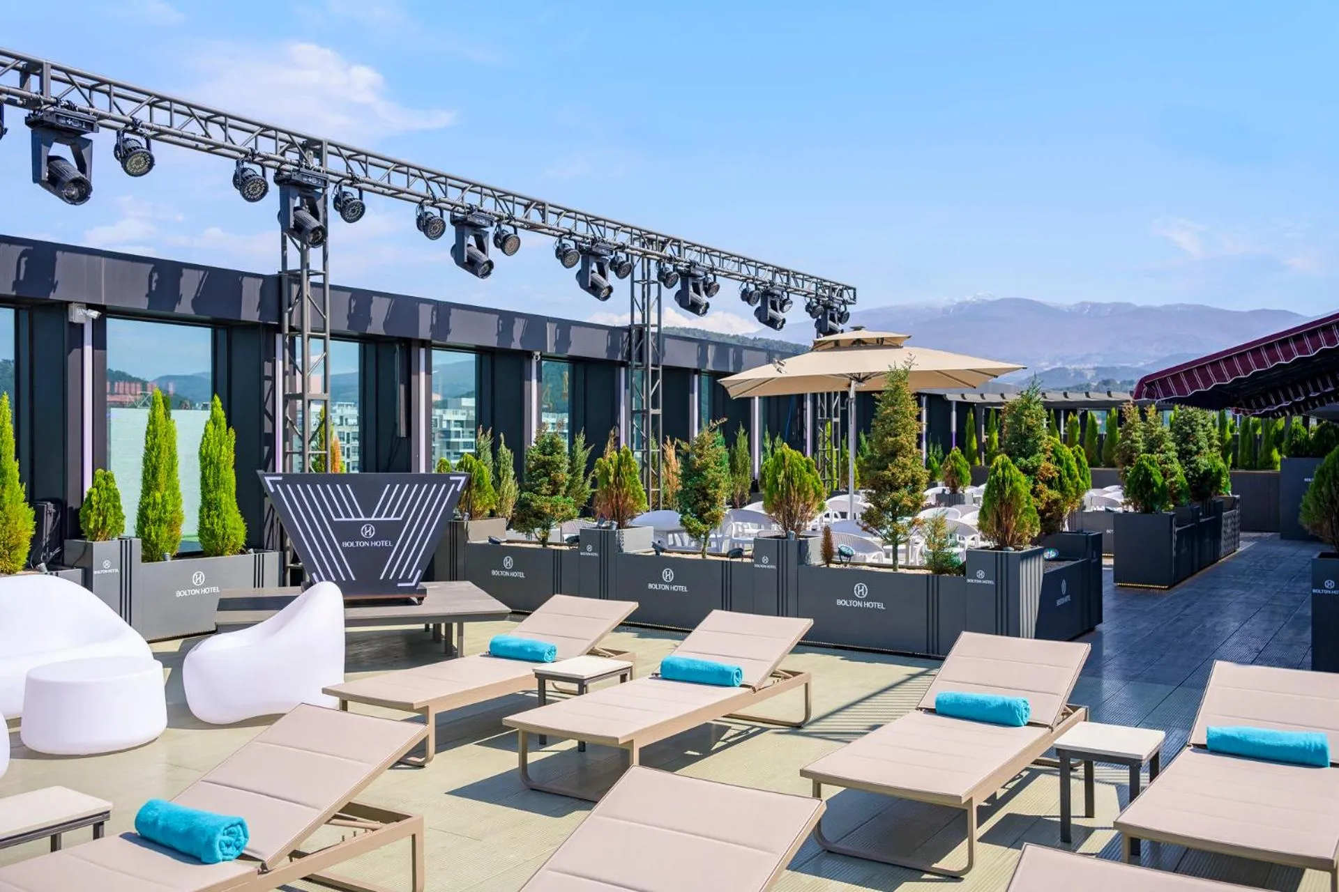 Swimming pool in Jeju Bolton Hotel