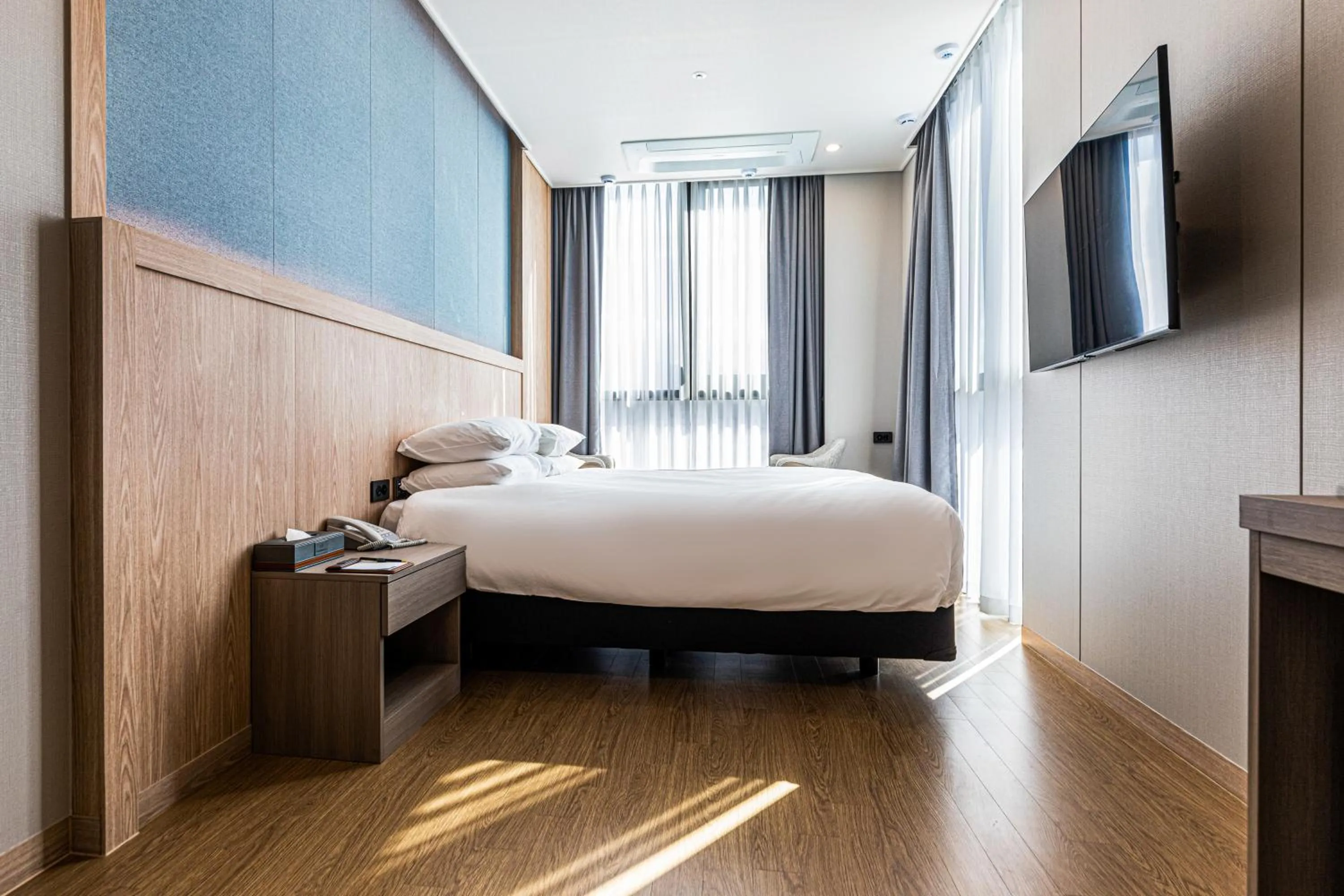 Bed in Jeju Bolton Hotel