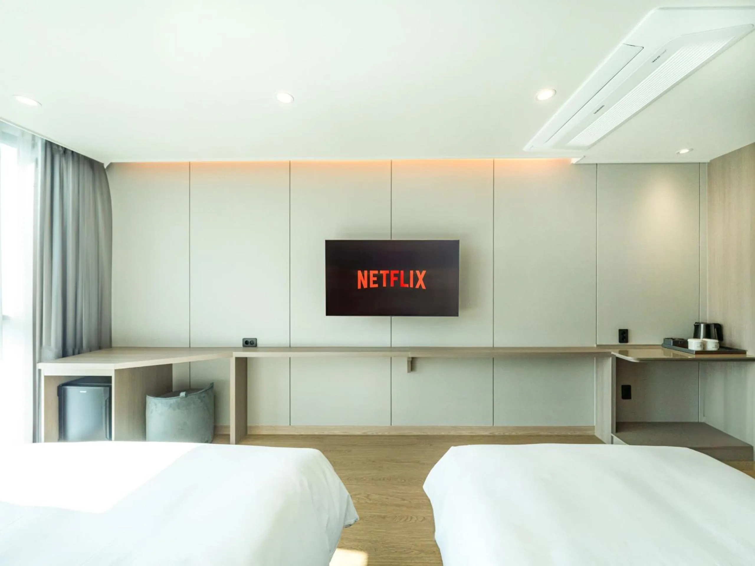 Photo of the whole room, Bed in Jeju Bolton Hotel