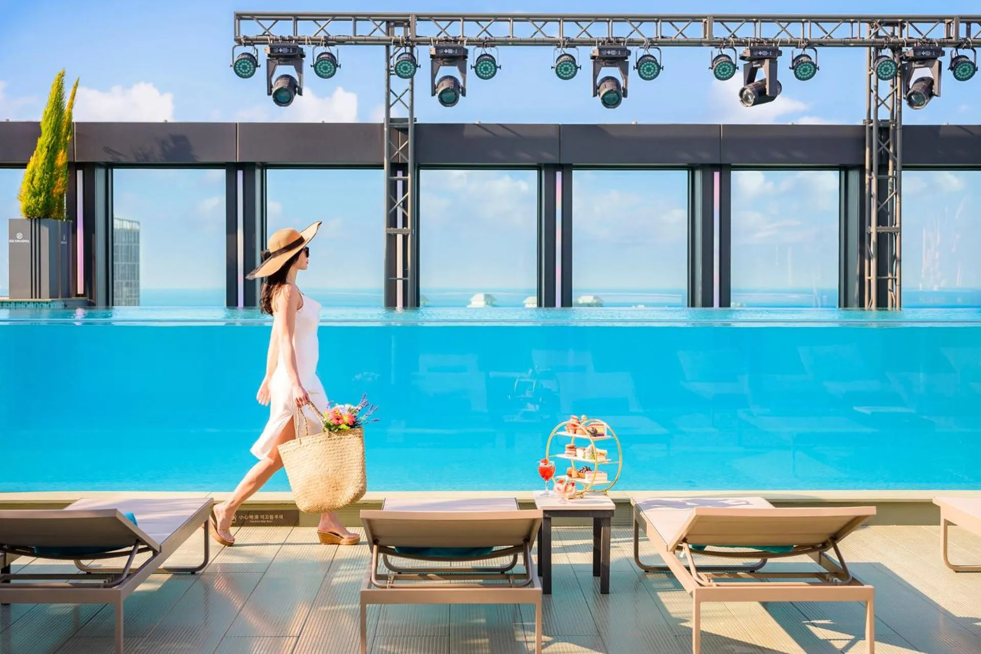 Swimming pool in Jeju Bolton Hotel