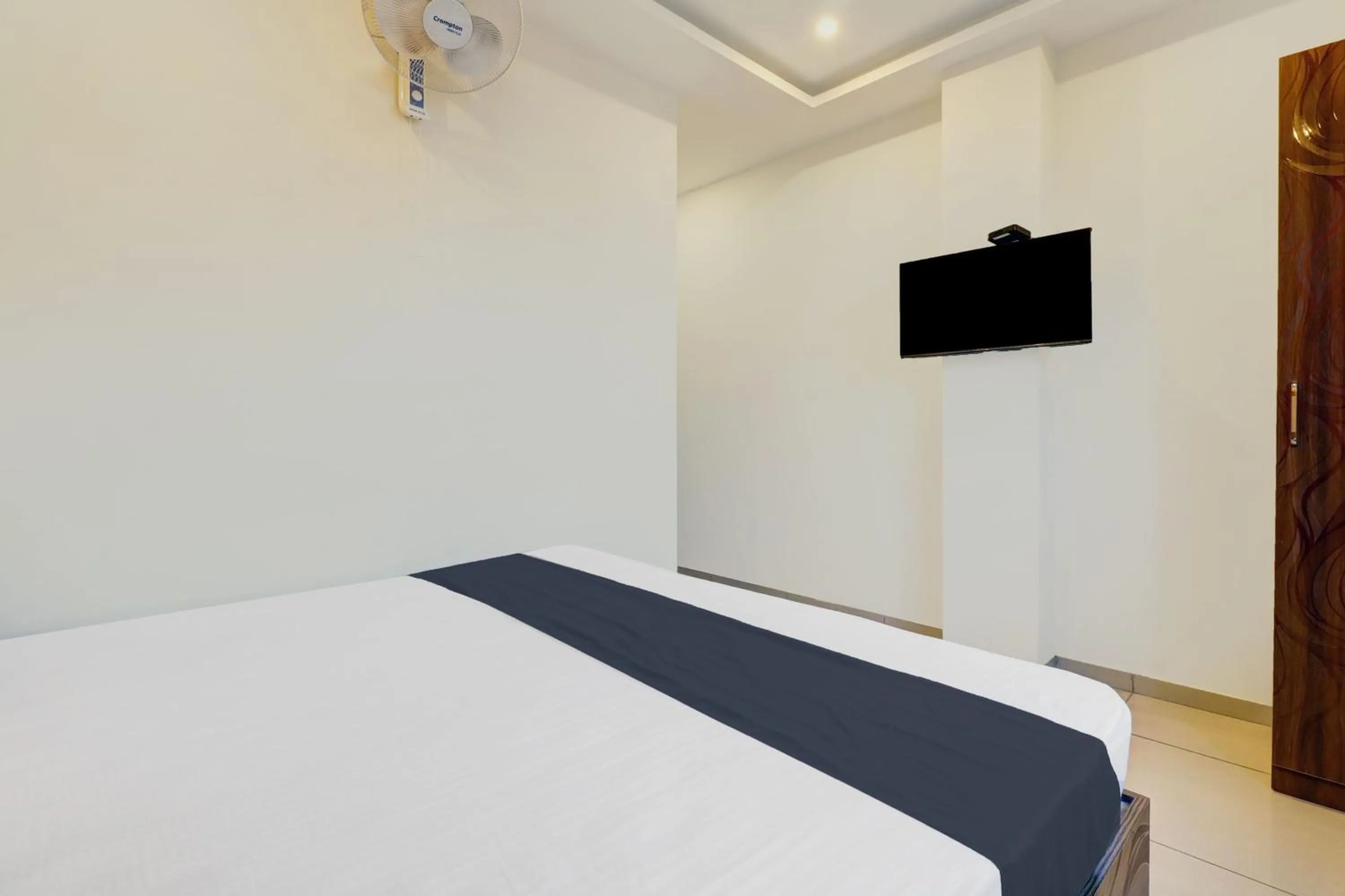 Bedroom, Bed in Dream Comforts Lodging & Boarding