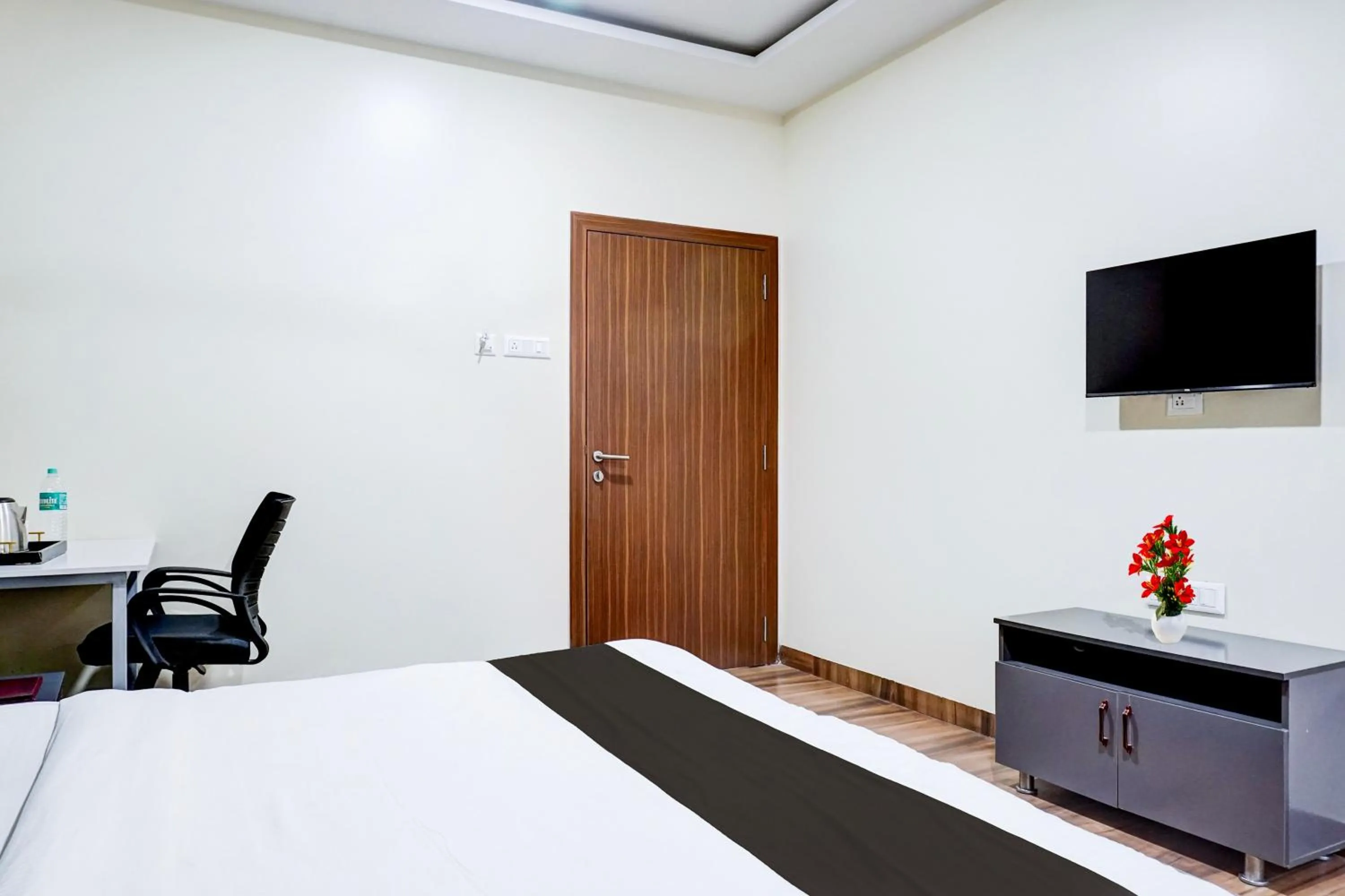 Bedroom, Bed in Super Collection O Pashan-Sus Road Baner formerly Grey Stone