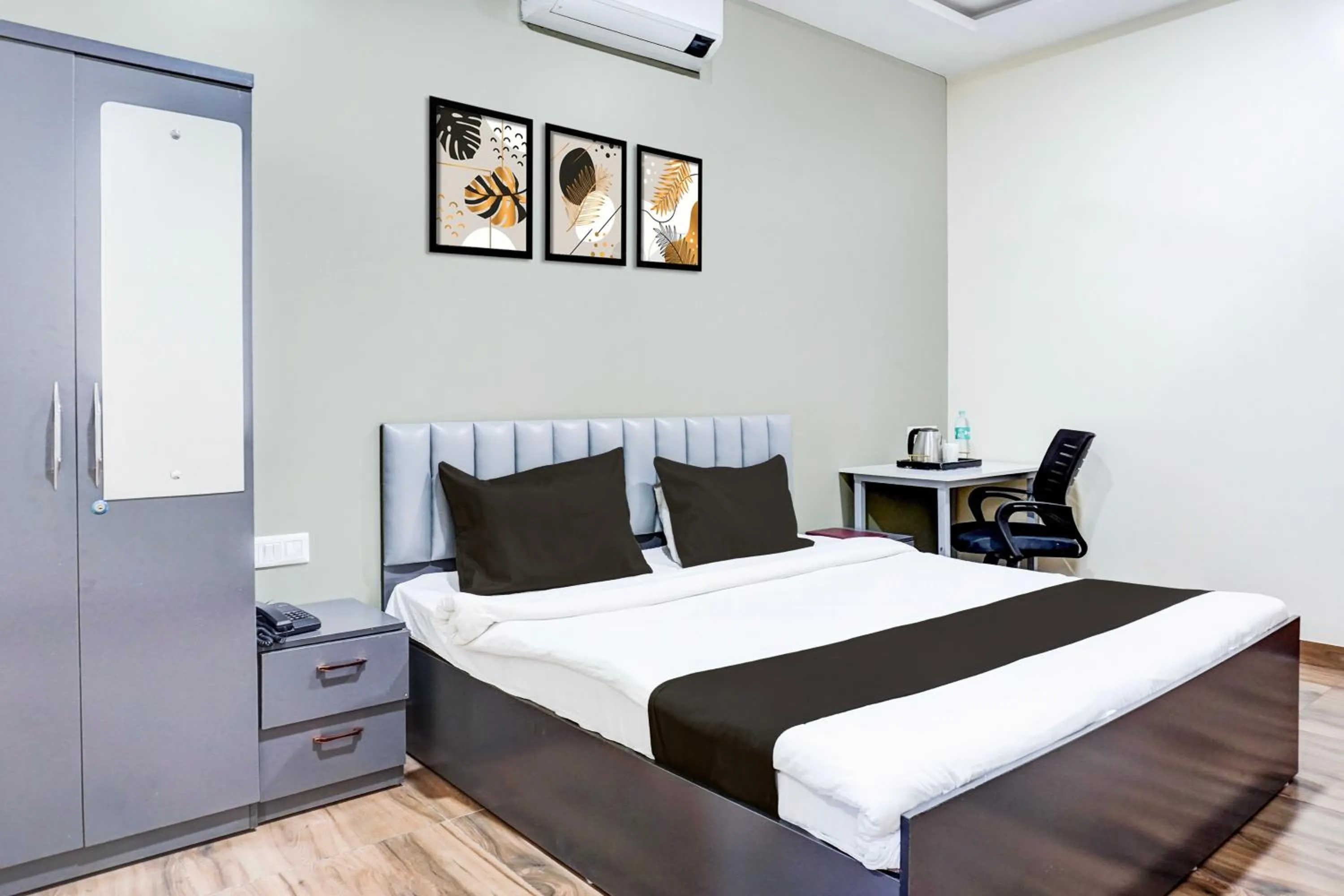 Bedroom, Bed in Super Collection O Pashan-Sus Road Baner formerly Grey Stone