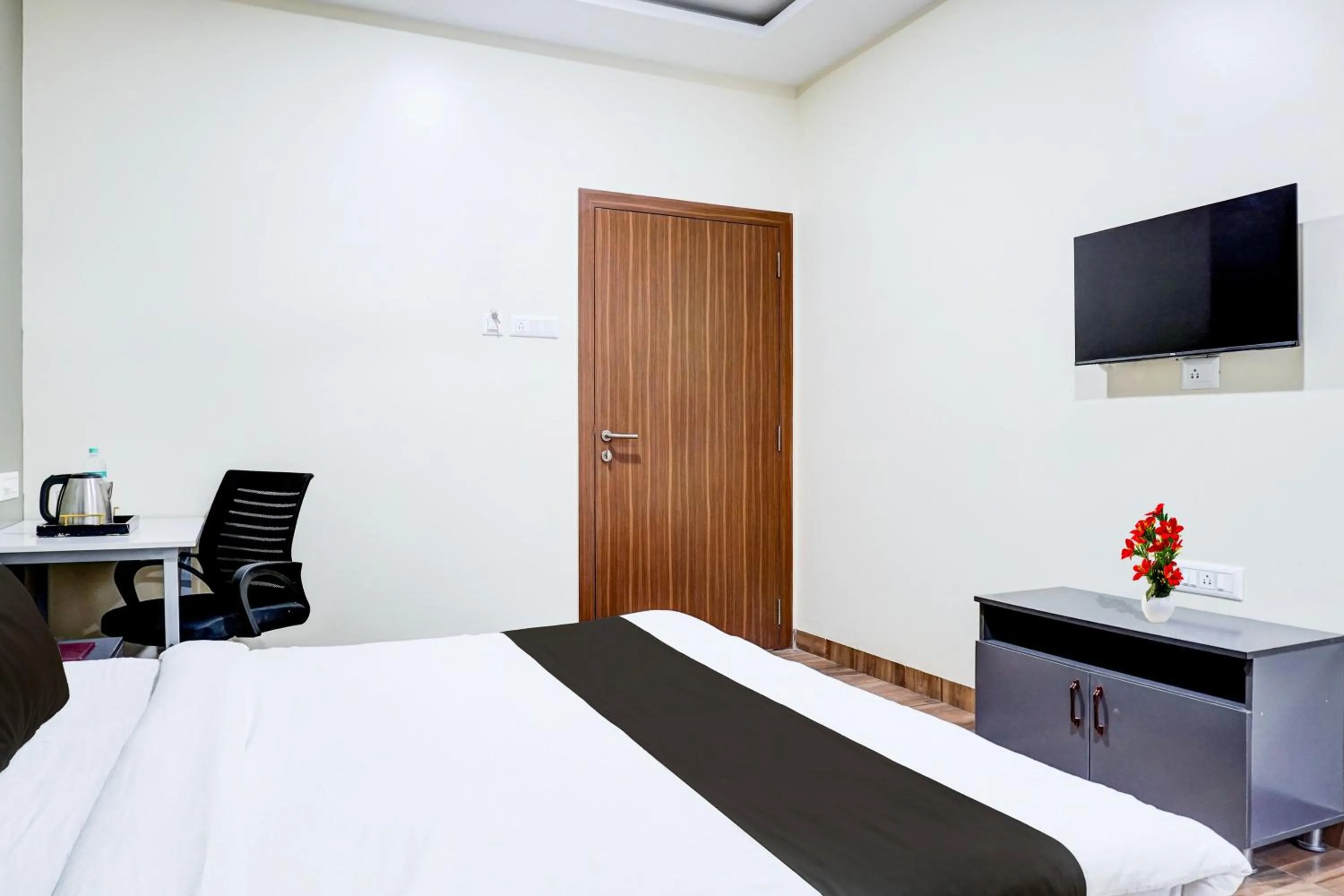 Bedroom, Bed in Super Collection O Pashan-Sus Road Baner formerly Grey Stone