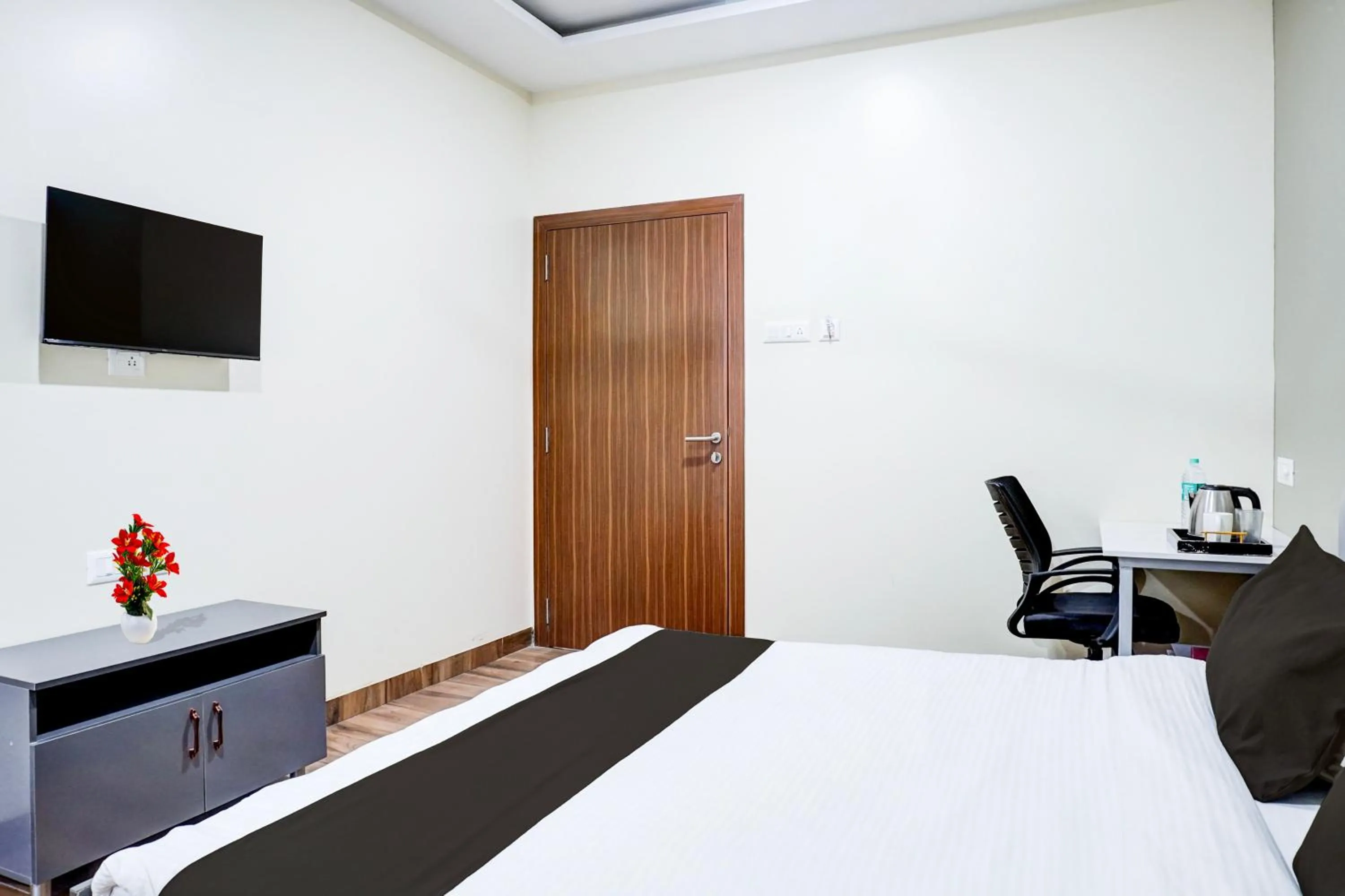 Bedroom, Bed in Super Collection O Pashan-Sus Road Baner formerly Grey Stone