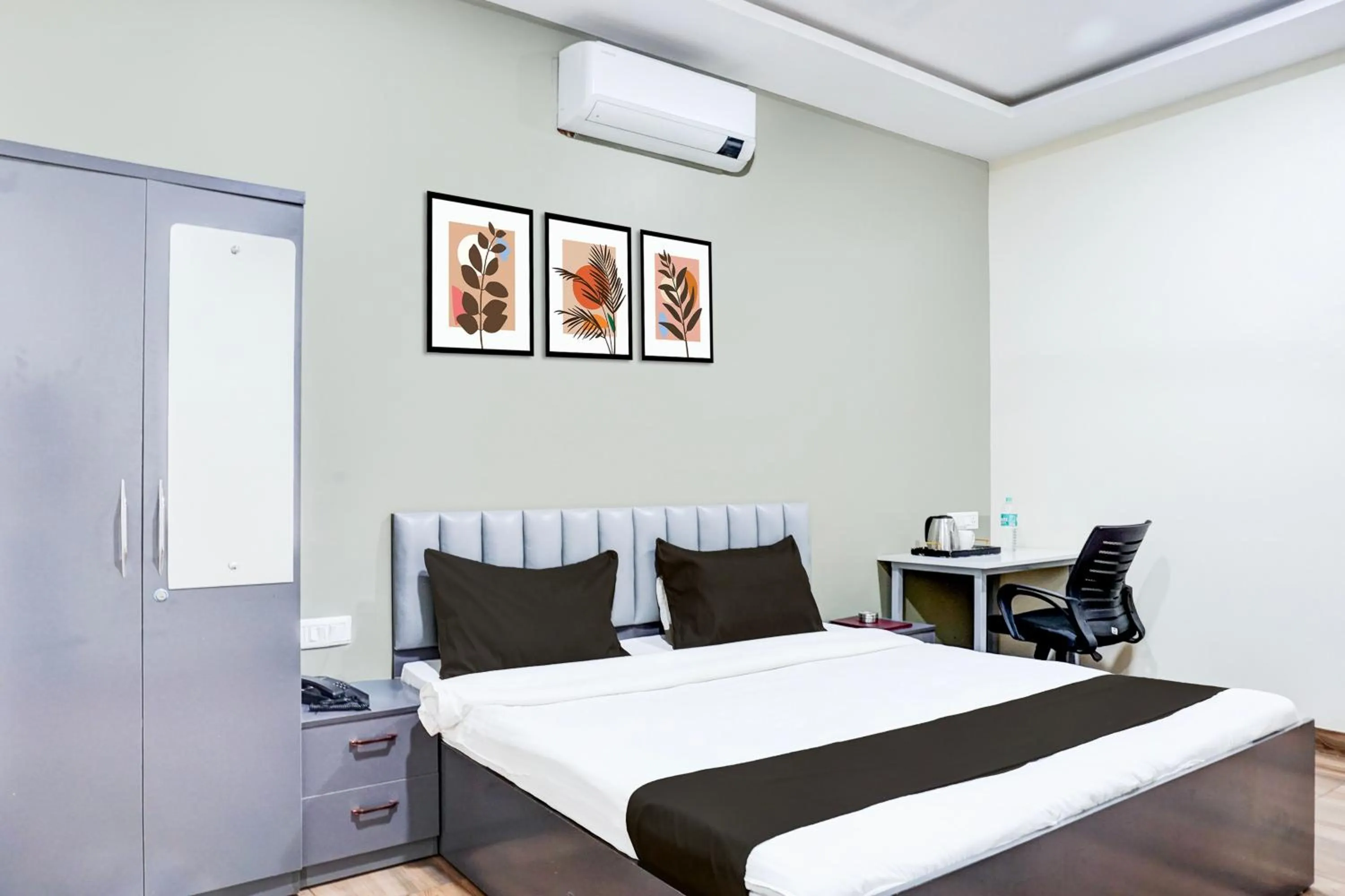 Bedroom, Bed in Super Collection O Pashan-Sus Road Baner formerly Grey Stone