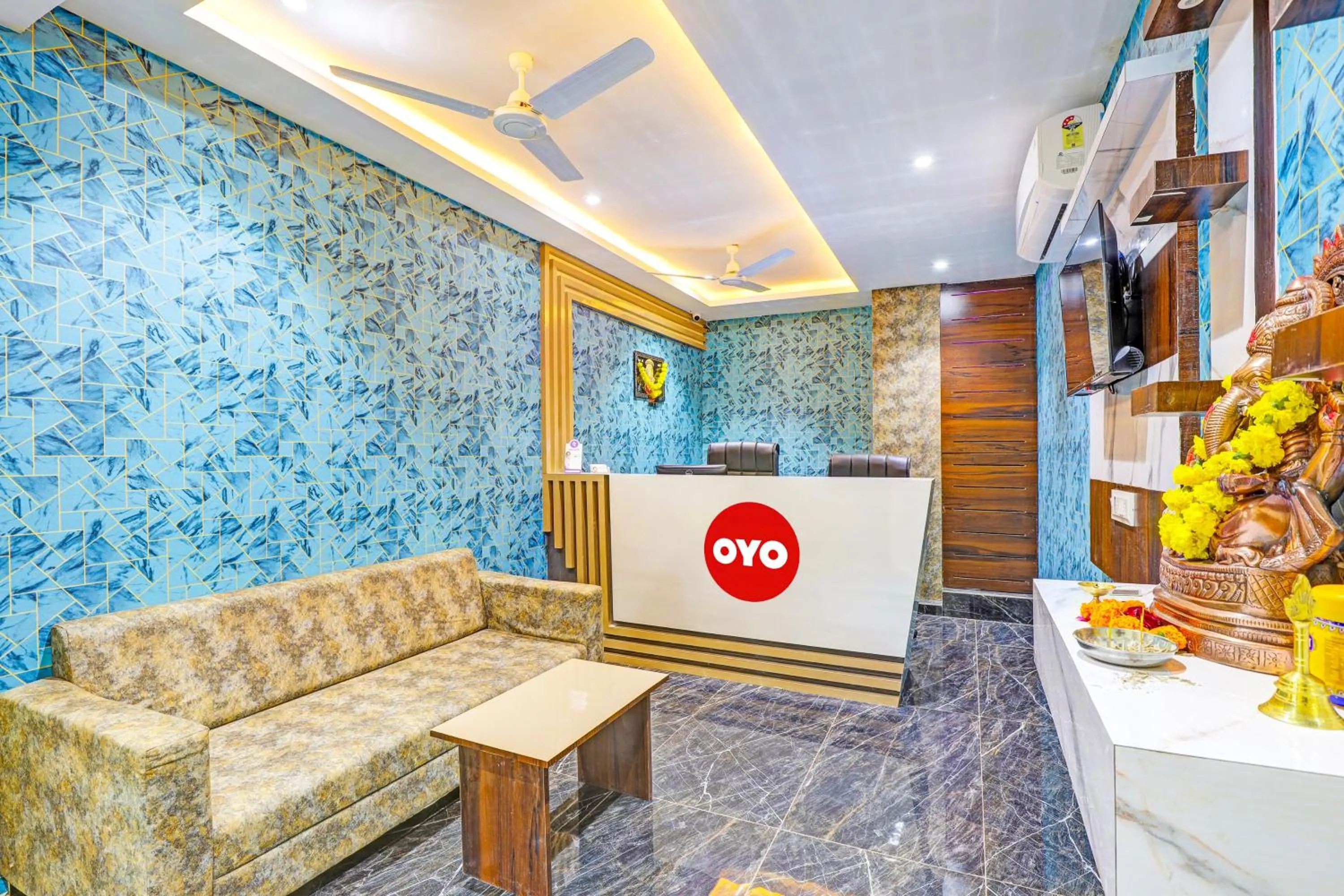 Lobby or reception in Hotel O Golden Near Haroni Road