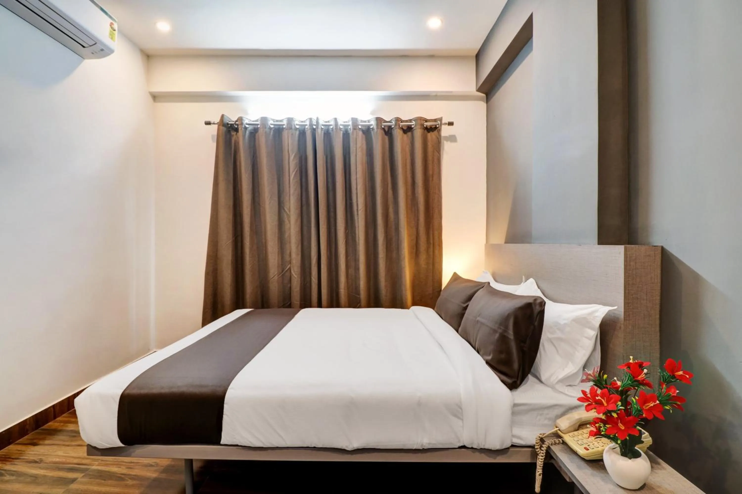 Bedroom, Bed in Super Townhouse Ecity Inn