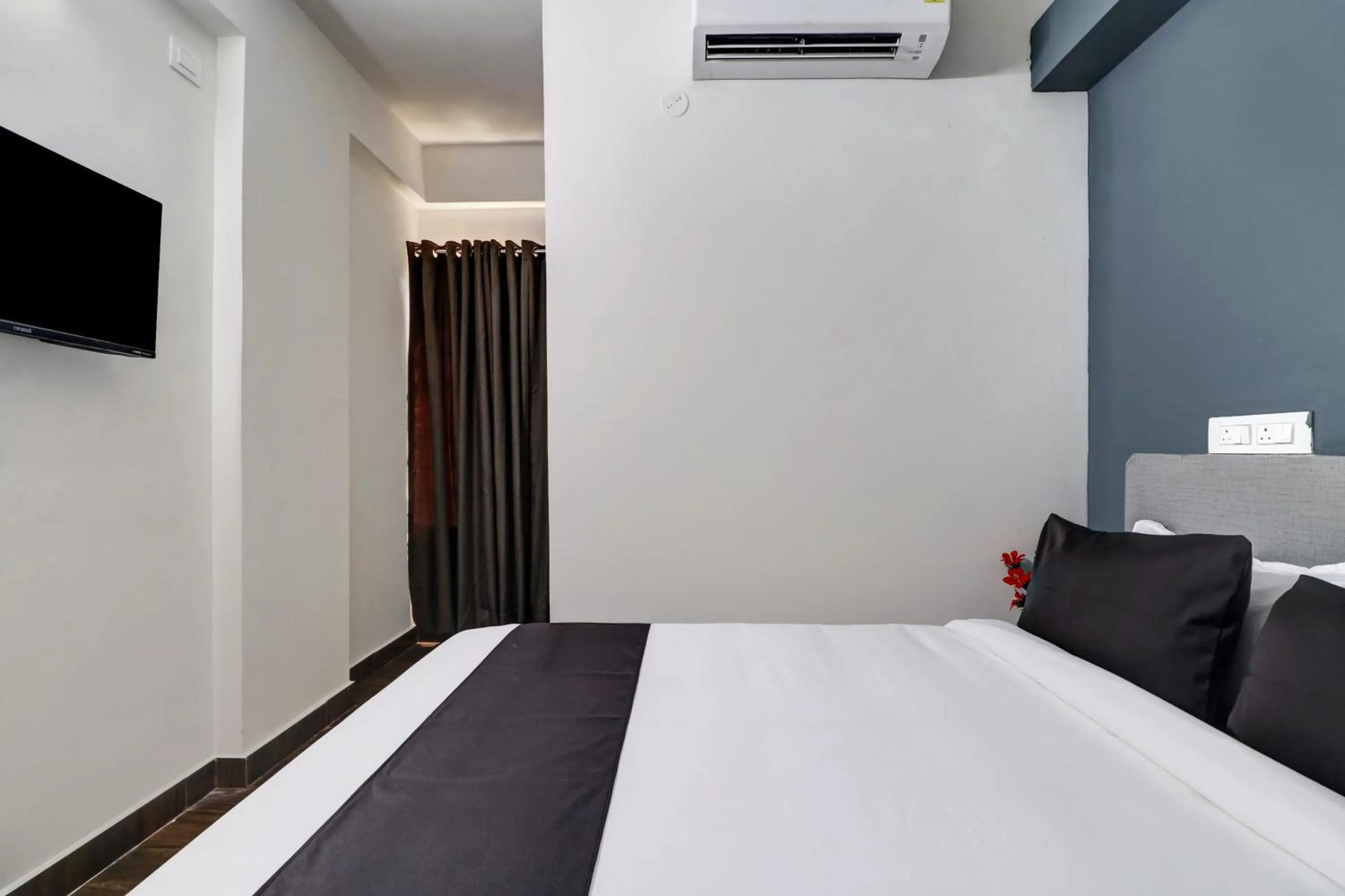 Bedroom, Bed in Super Townhouse Ecity Inn