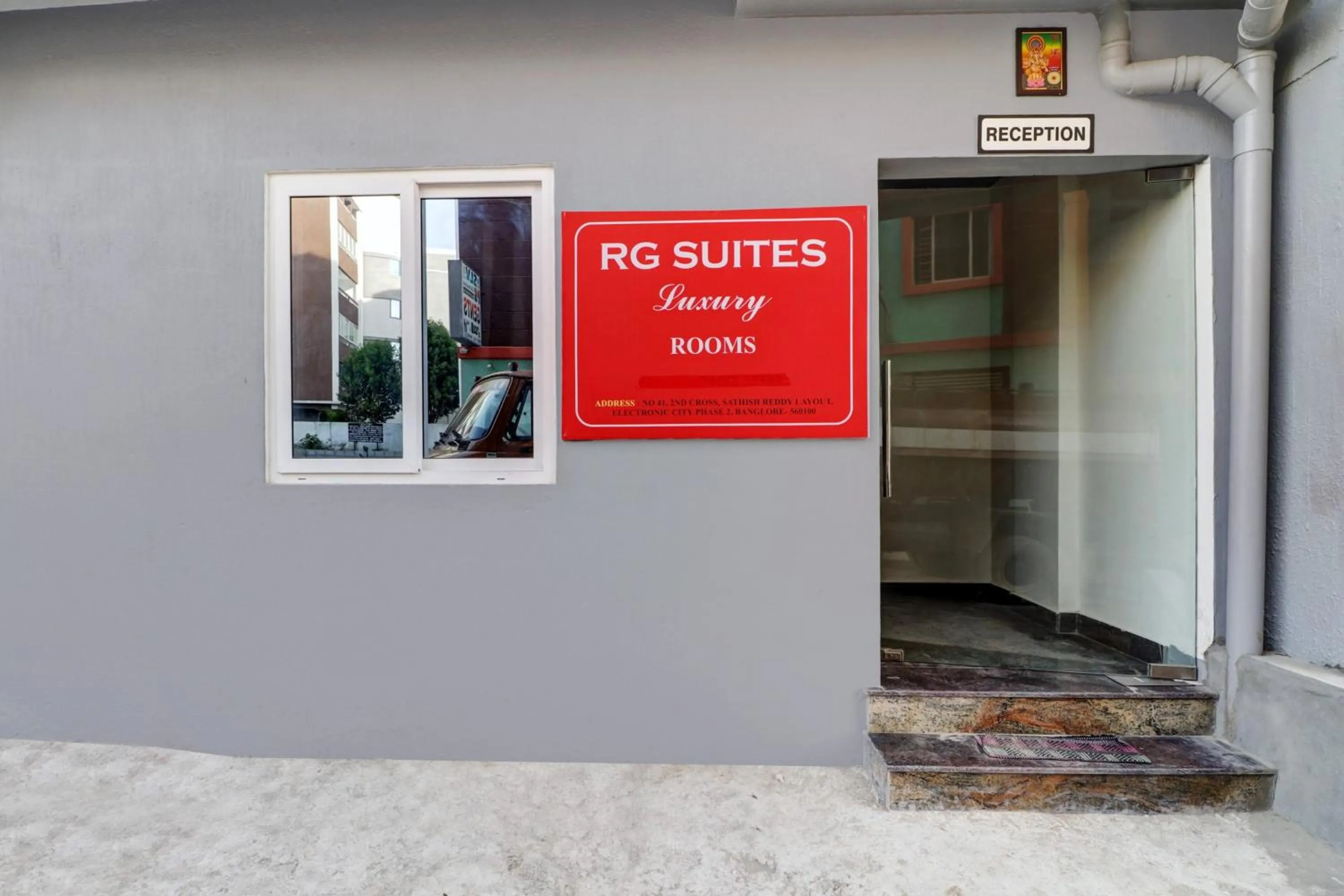 Facade/entrance in Super Townhouse Ecity Inn