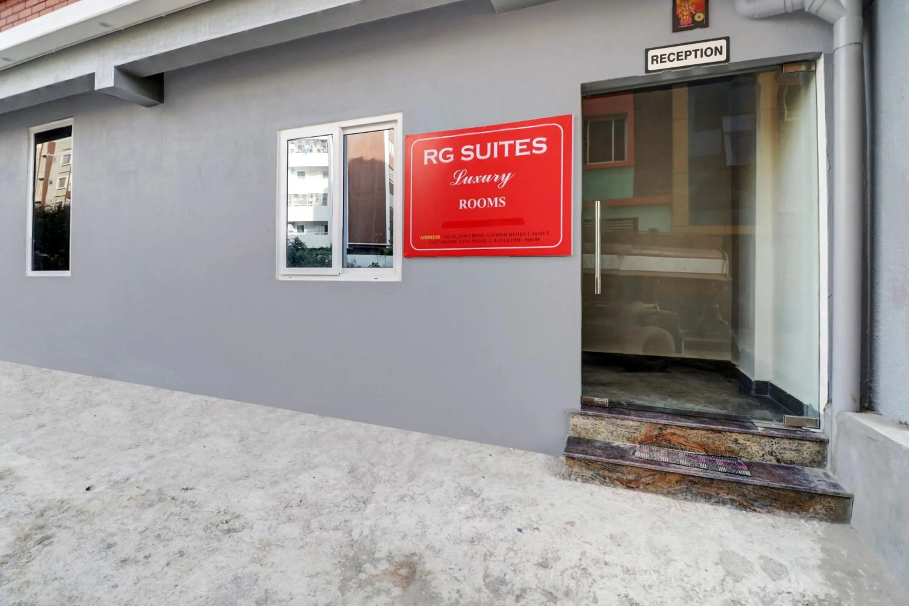 Facade/entrance in Super Townhouse Ecity Inn