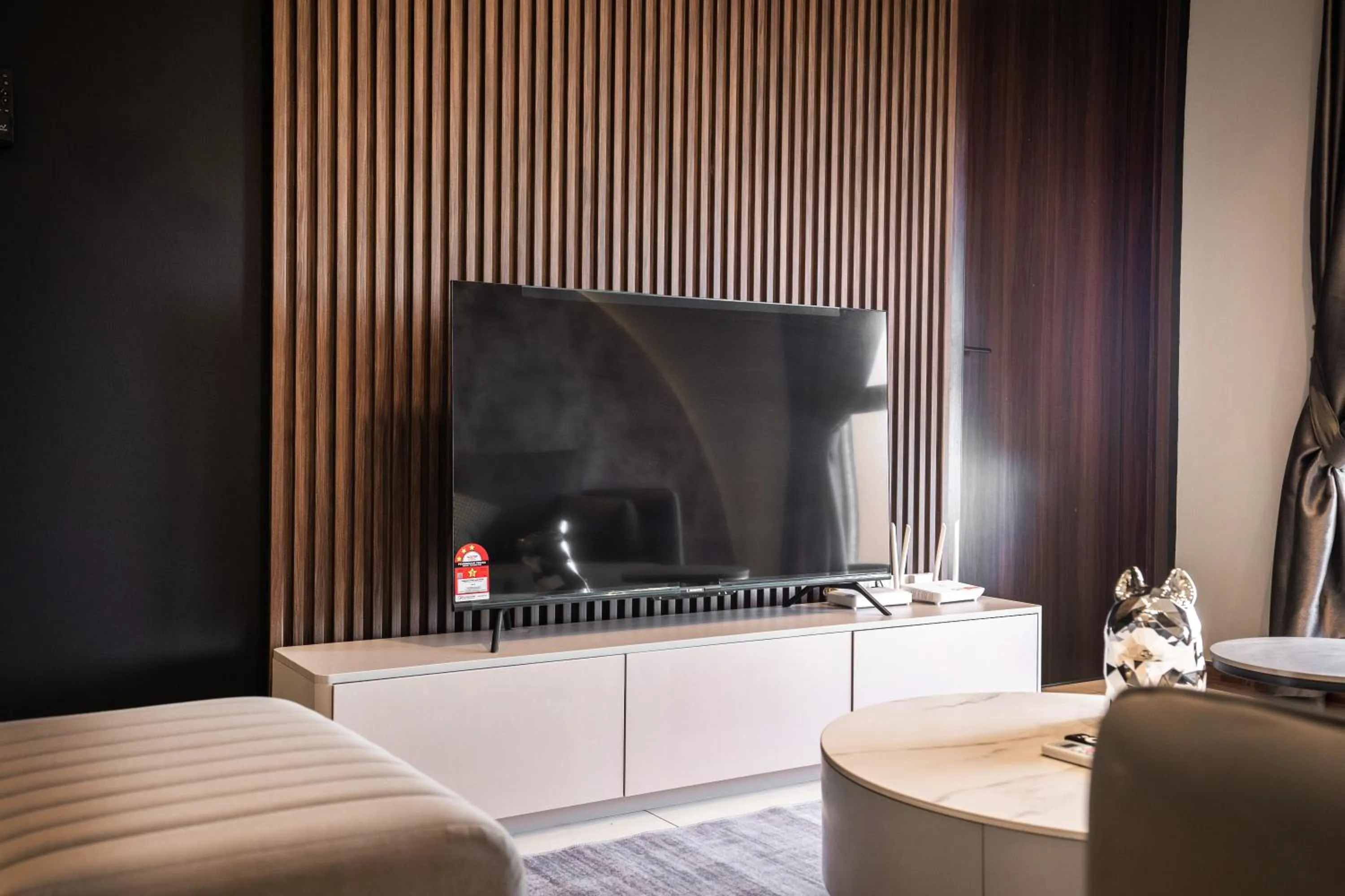 TV and multimedia in K Avenue by CAIRO