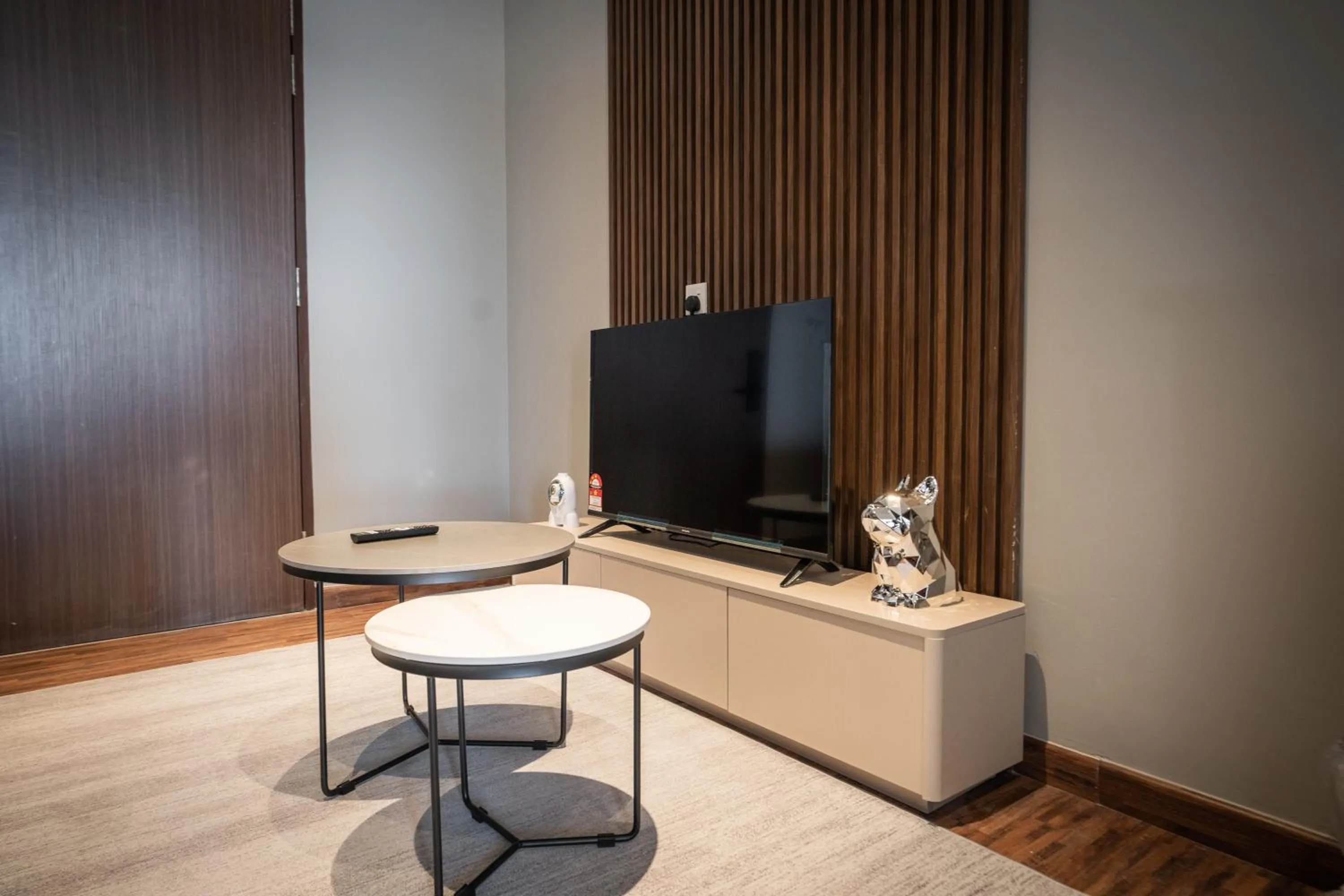 TV and multimedia in K Avenue by CAIRO