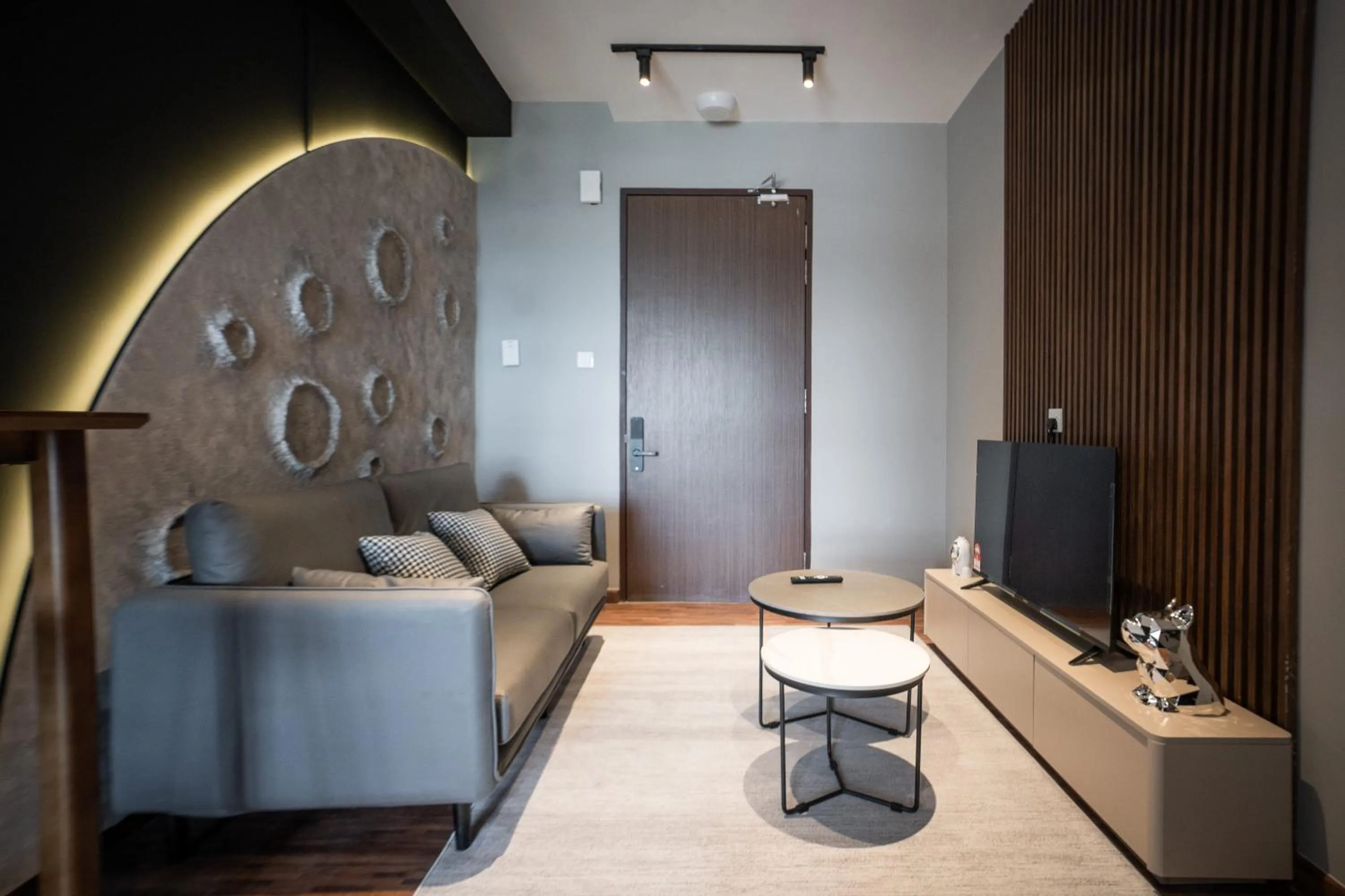 Living room, Bed in K Avenue by CAIRO