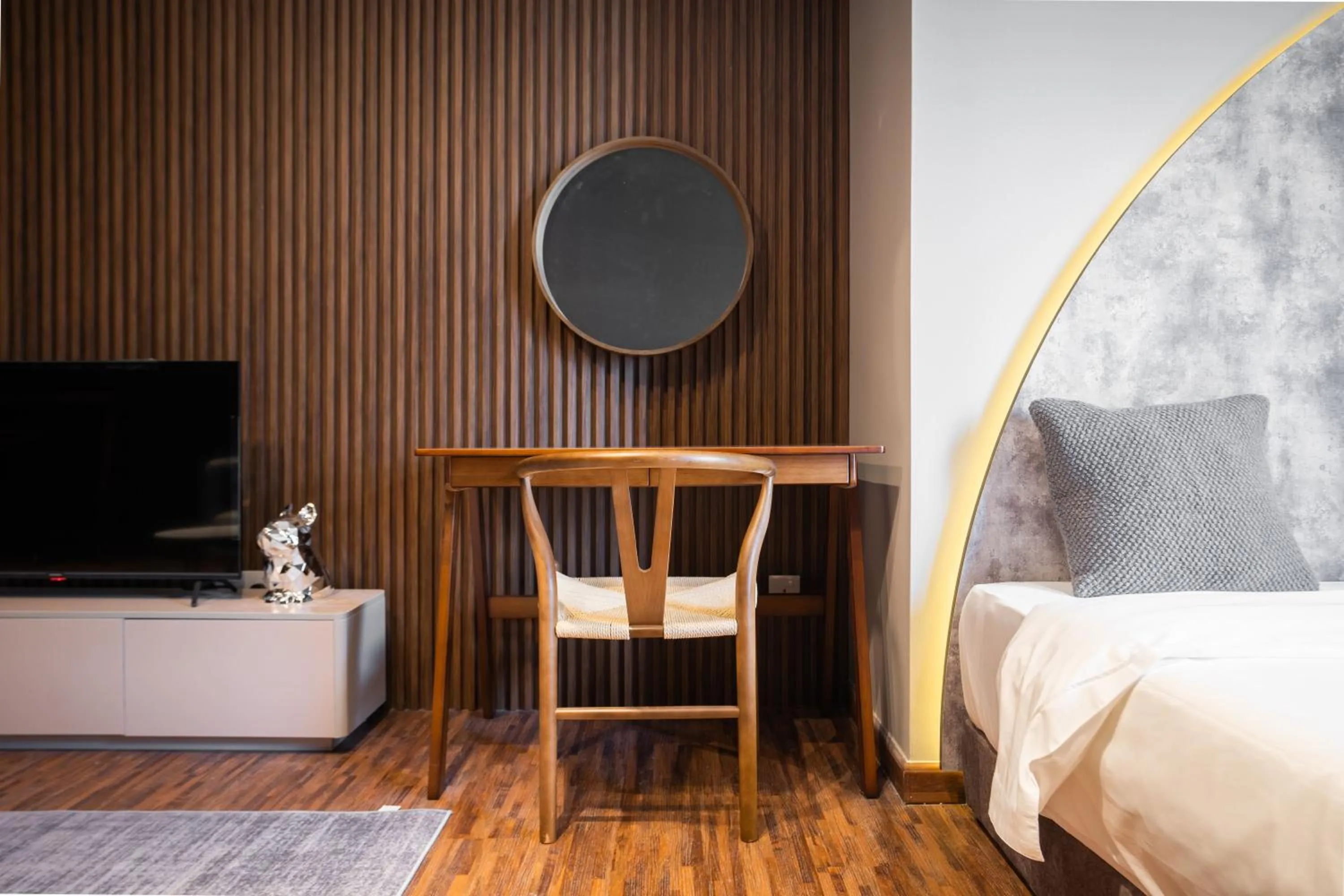 hair dresser, Bed in K Avenue by CAIRO