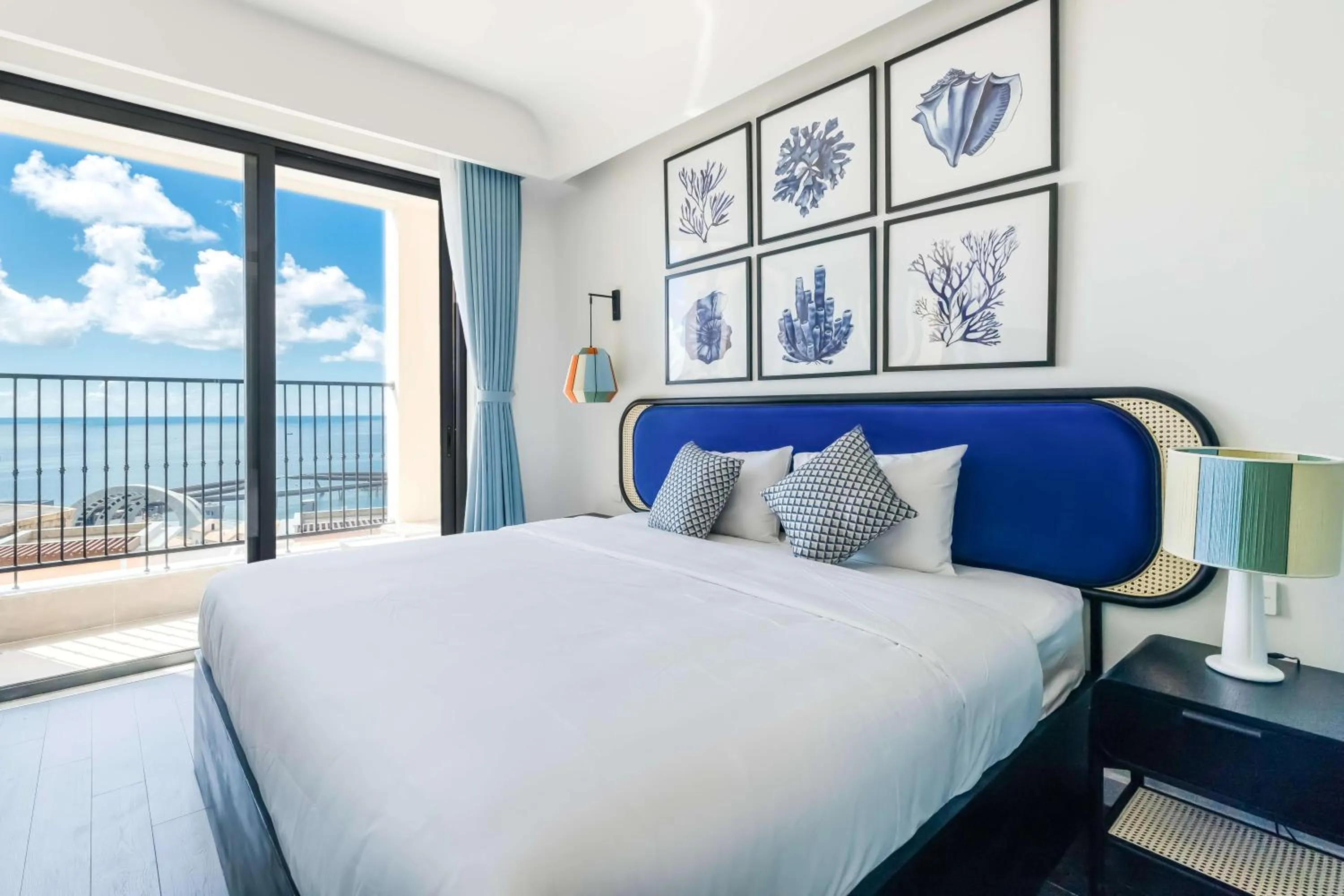 Bed in Rosie Hillside Seaview Phu Quoc Apartment