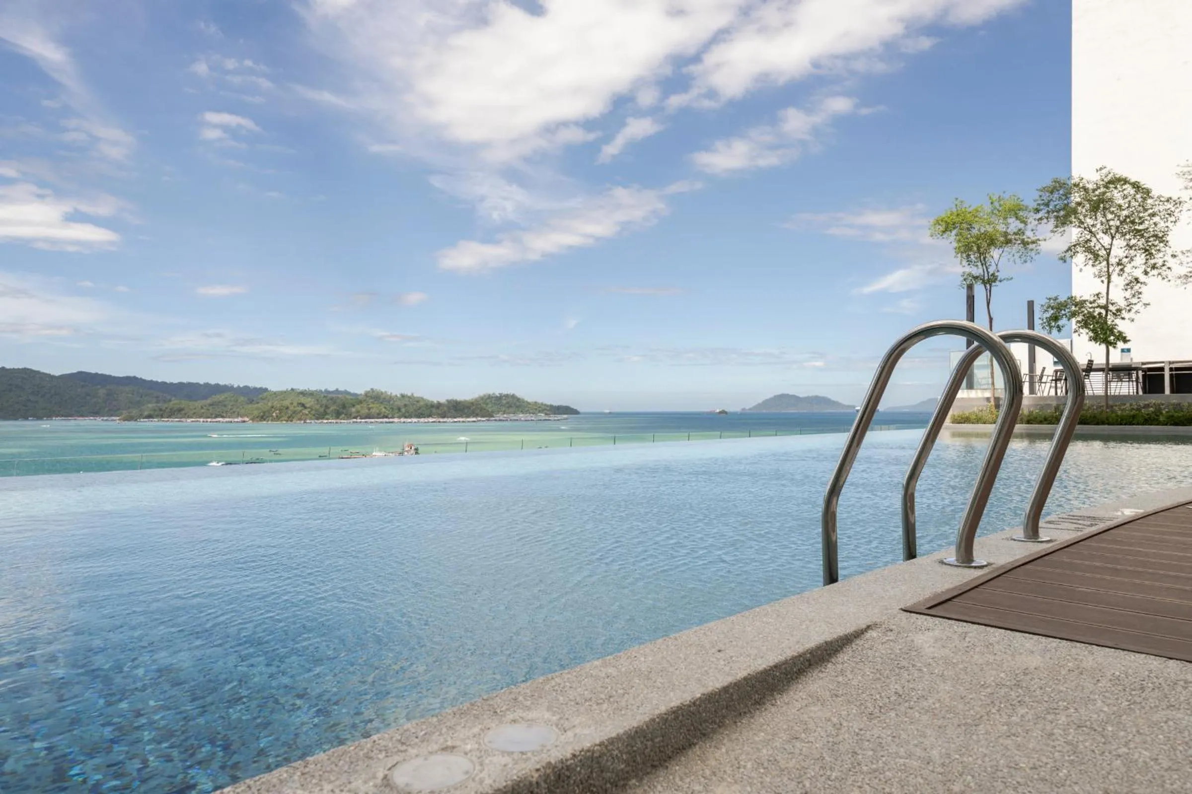 Swimming pool in Citadines Waterfront Kota Kinabalu