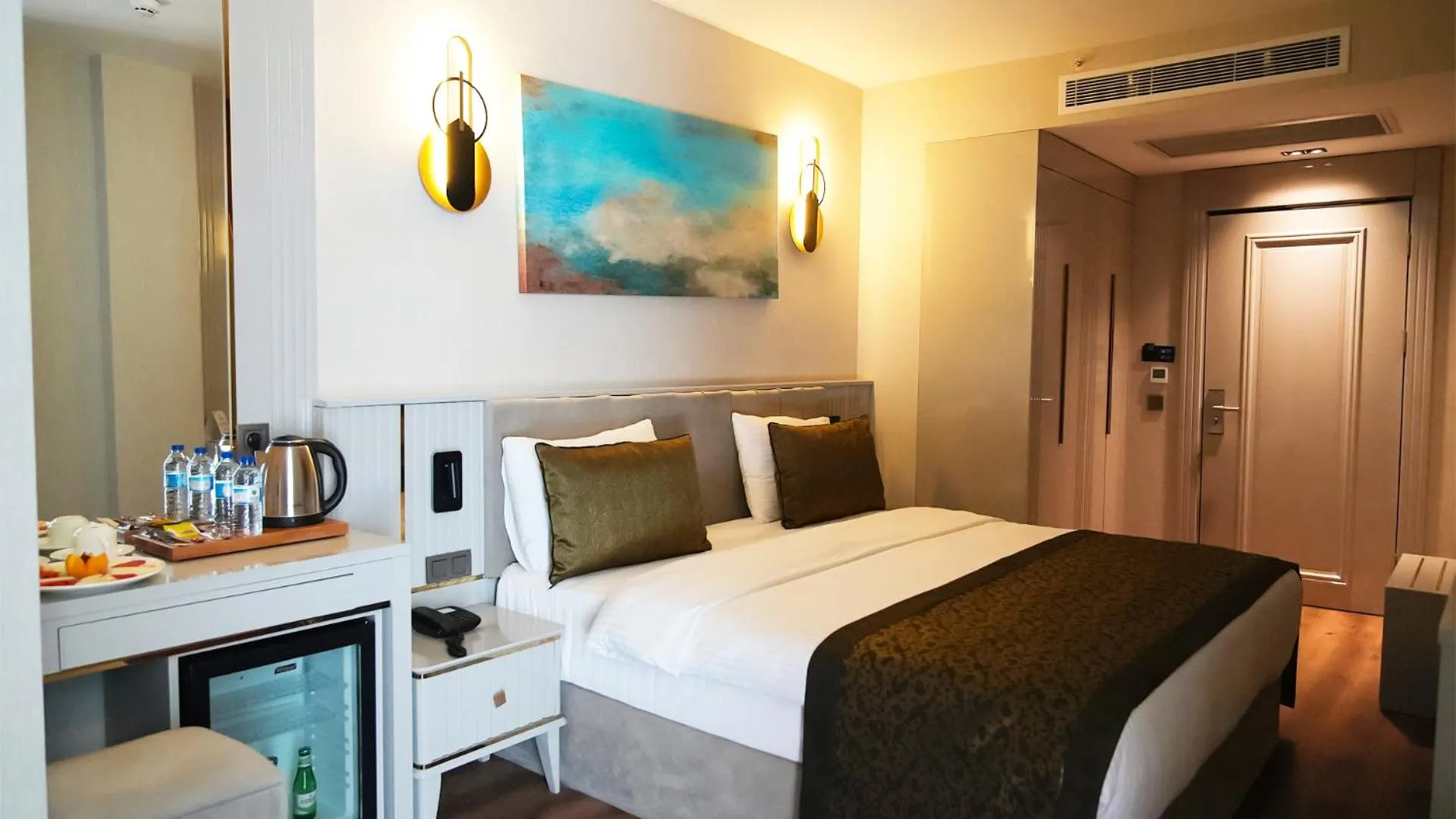 Bed in Sky Hill Hotel