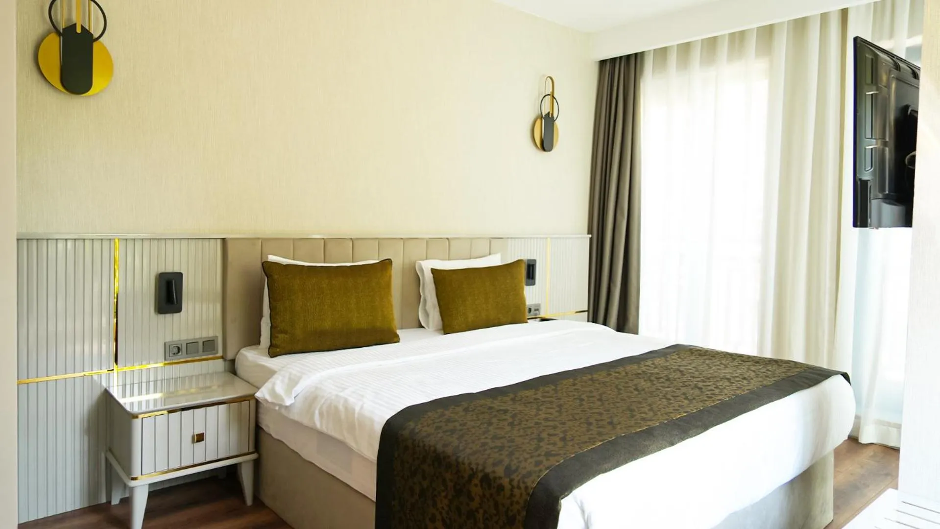 Bed in Sky Hill Hotel