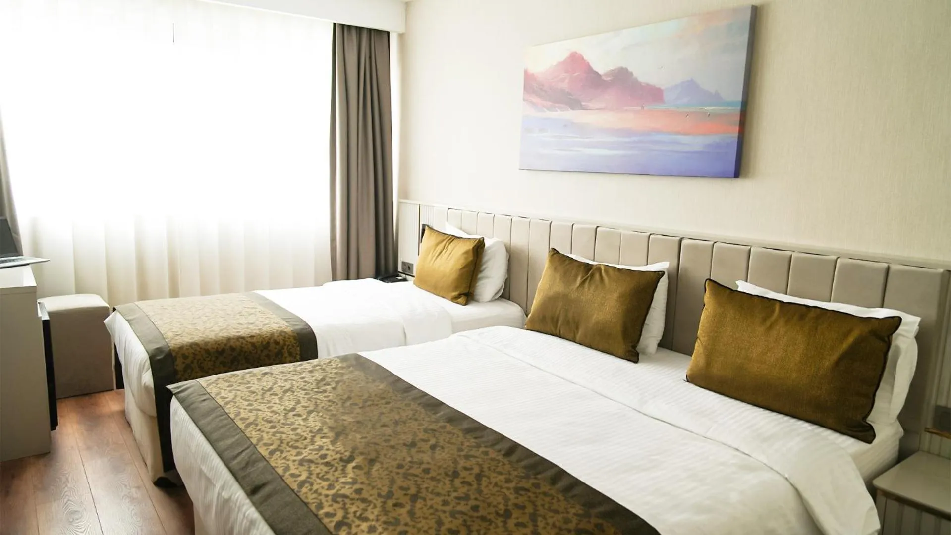 Bed in Sky Hill Hotel