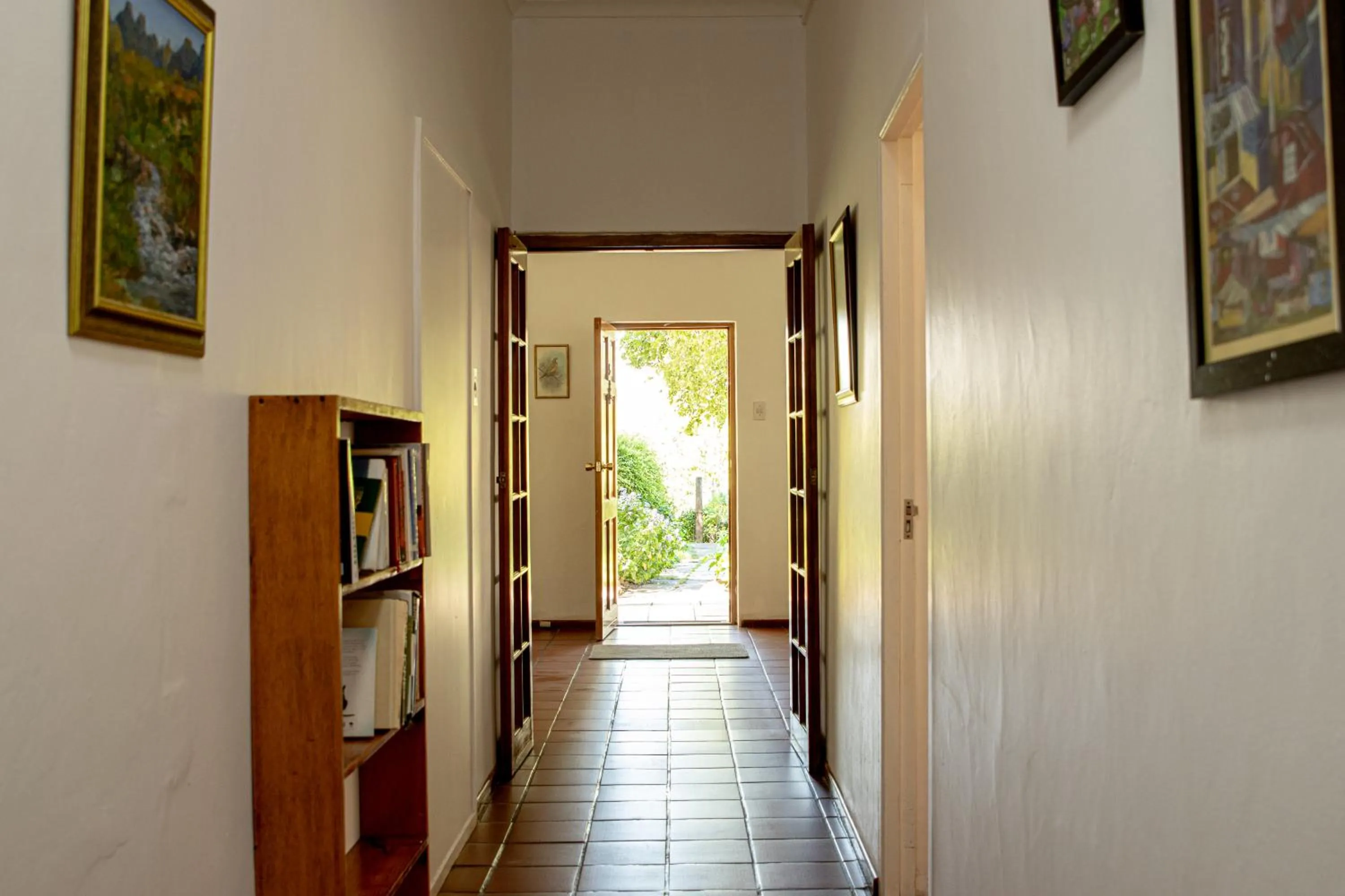 Property building in 4 Rothman Street B&B