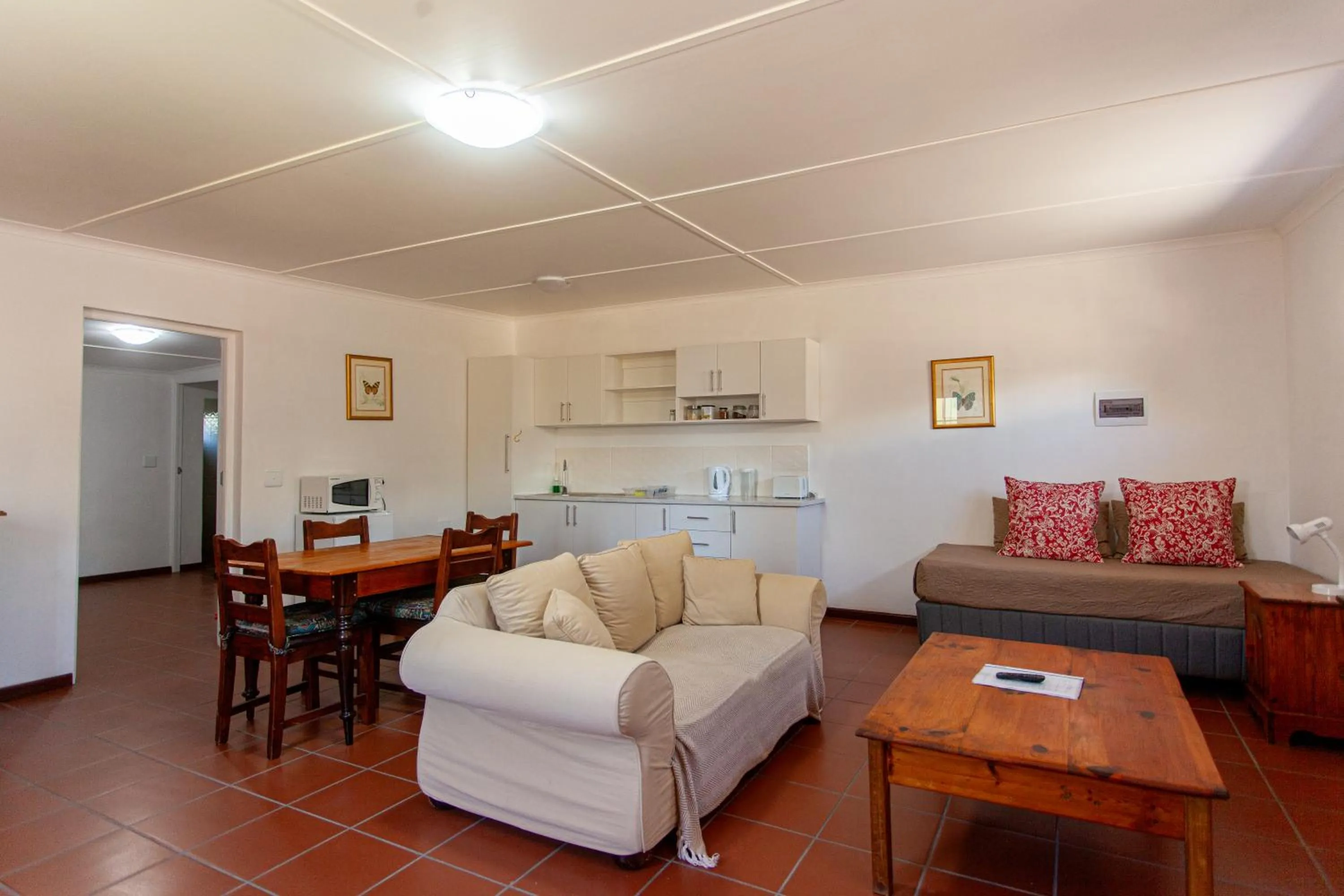 Kitchen or kitchenette in 4 Rothman Street B&B