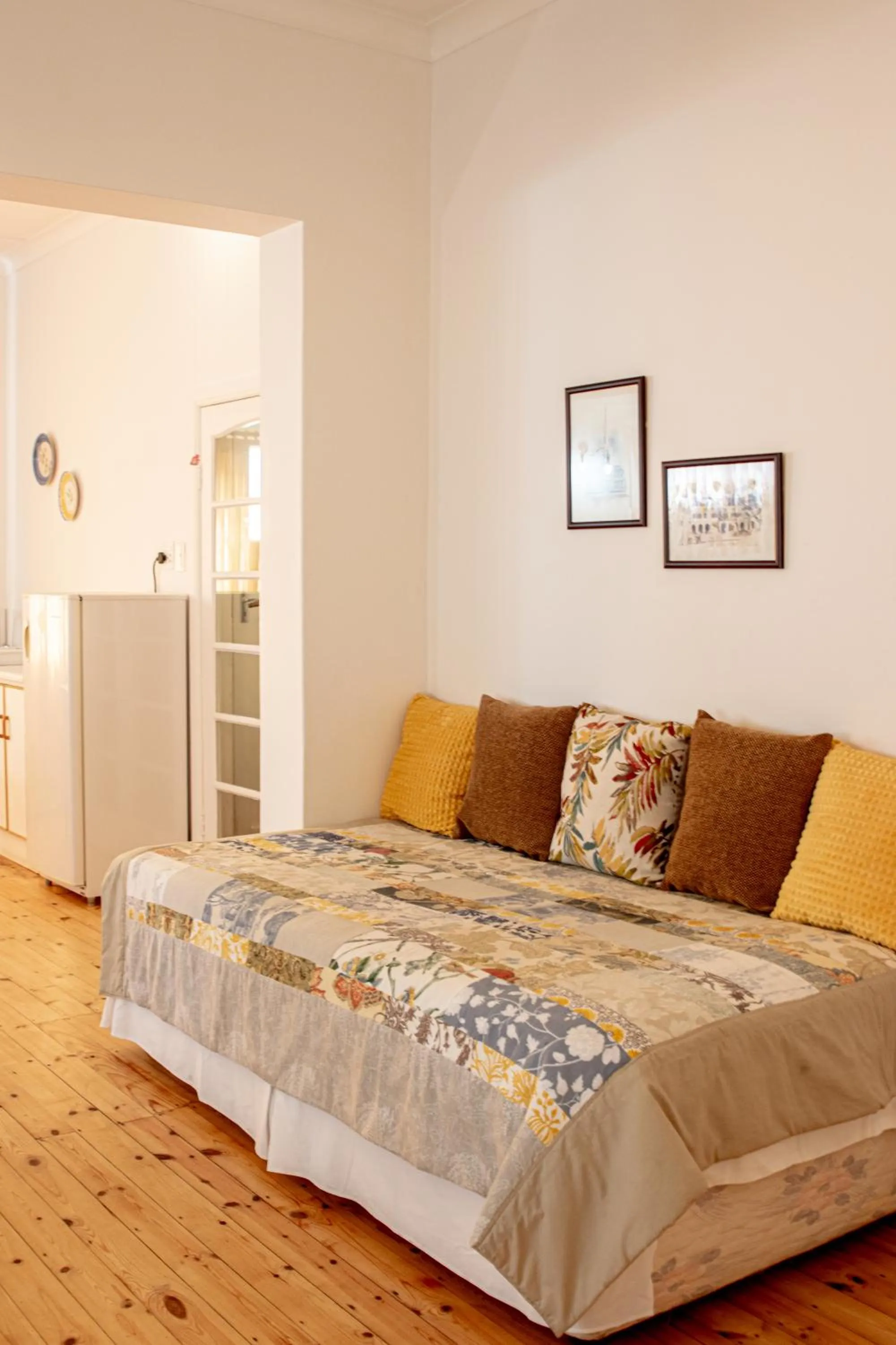 Living room, Bed in 4 Rothman Street B&B