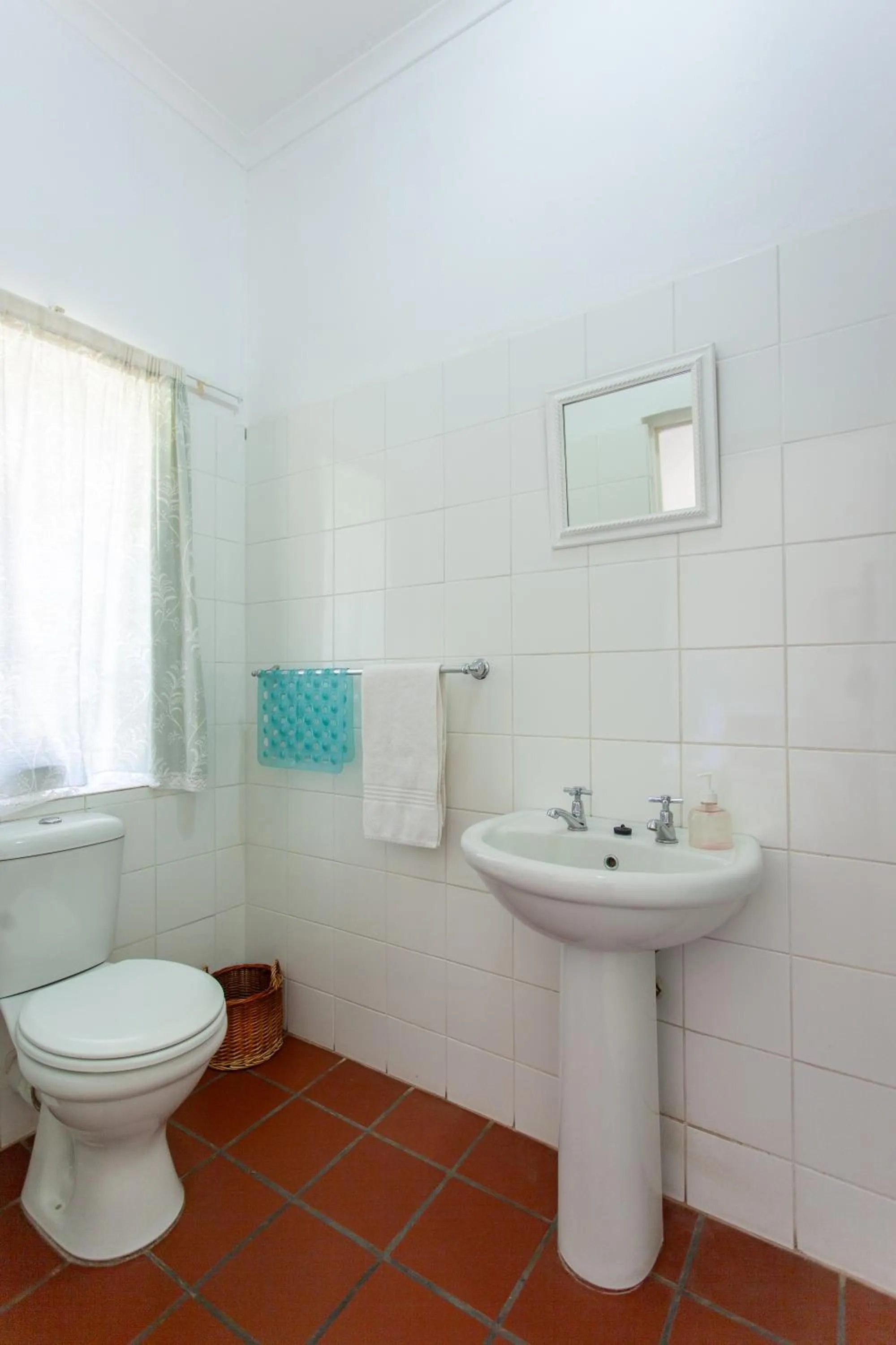 Toilet in 4 Rothman Street B&B