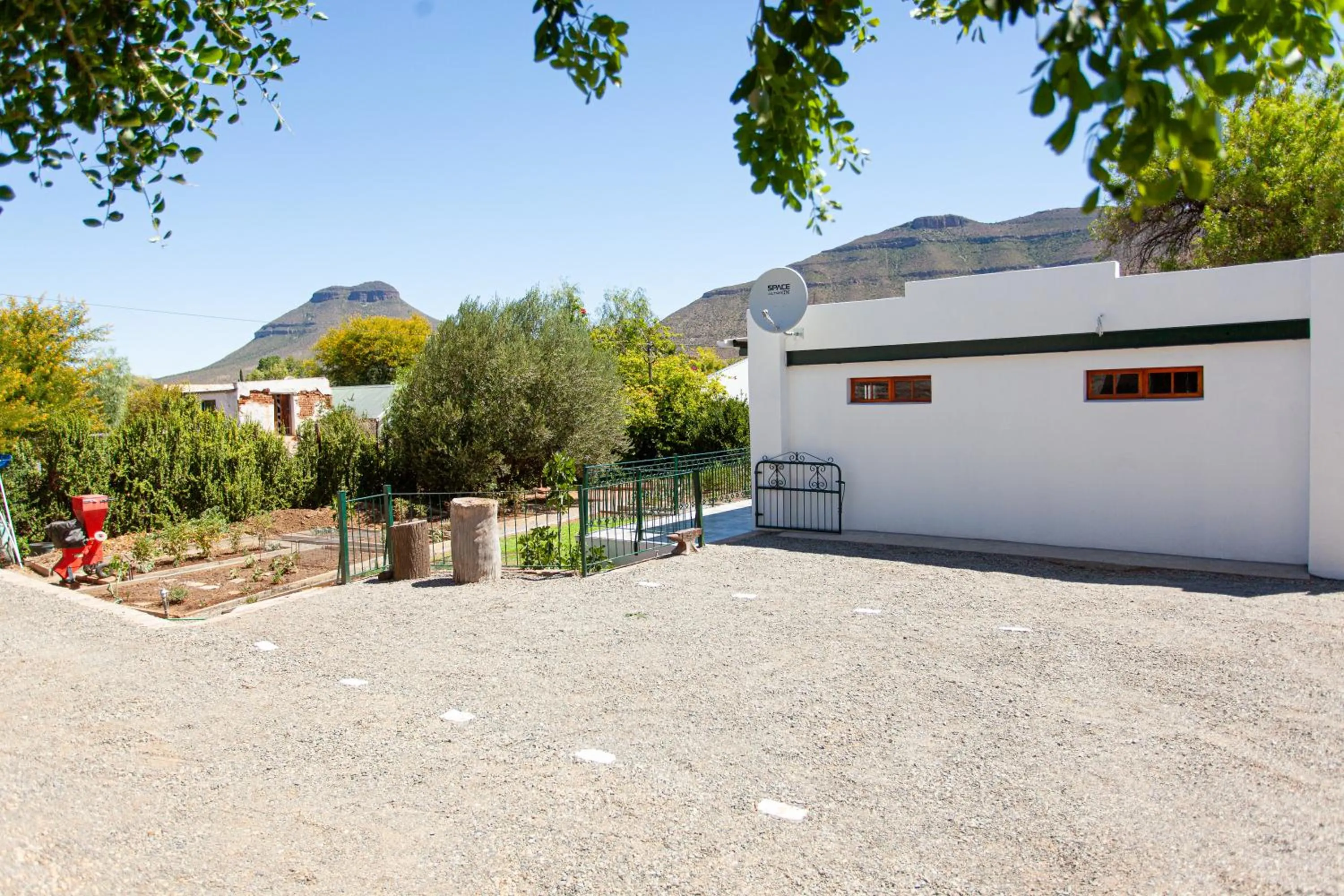 Property building in 4 Rothman Street B&B